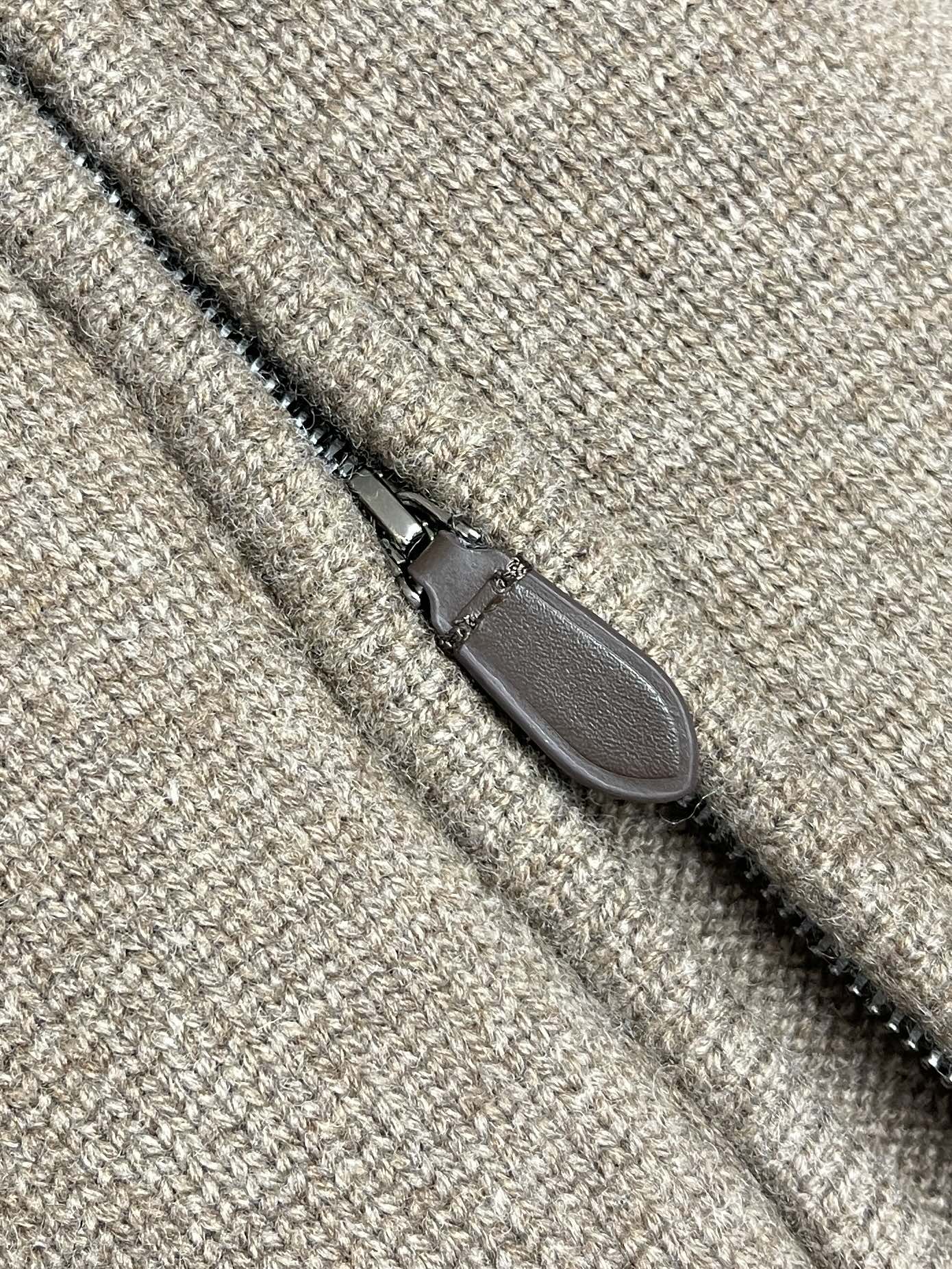 🛒🛒lP🆕 LoroPiana 2026SS早春新款毛领立领拉链针织毛衣开衫！定制羊毛混纺纱线材质织造 