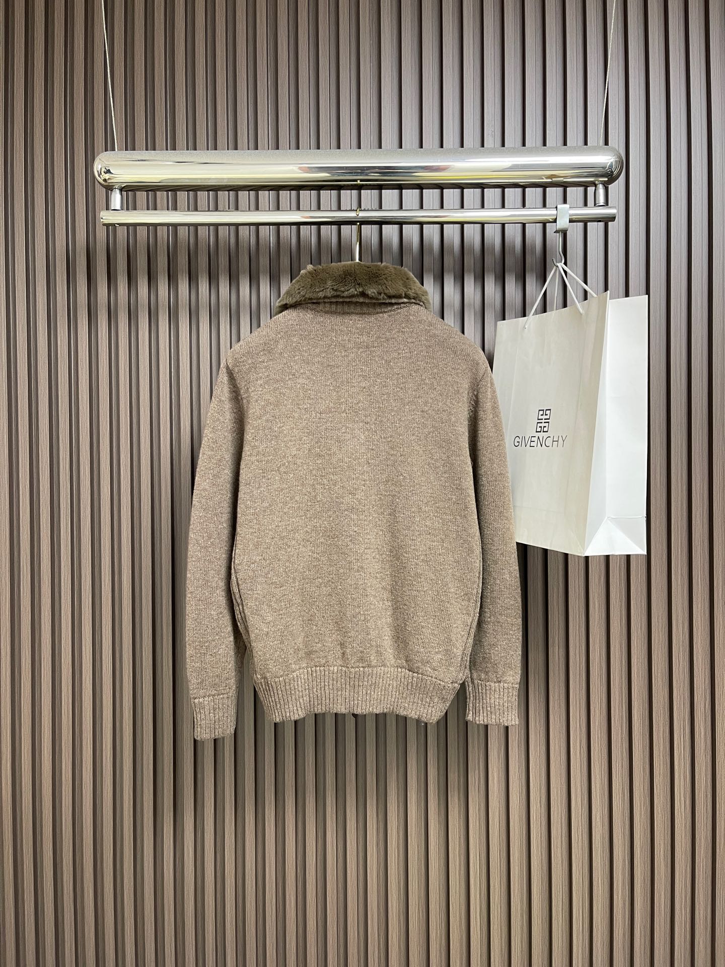 🛒🛒lP🆕 LoroPiana 2026SS早春新款毛领立领拉链针织毛衣开衫！定制羊毛混纺纱线材质织造 