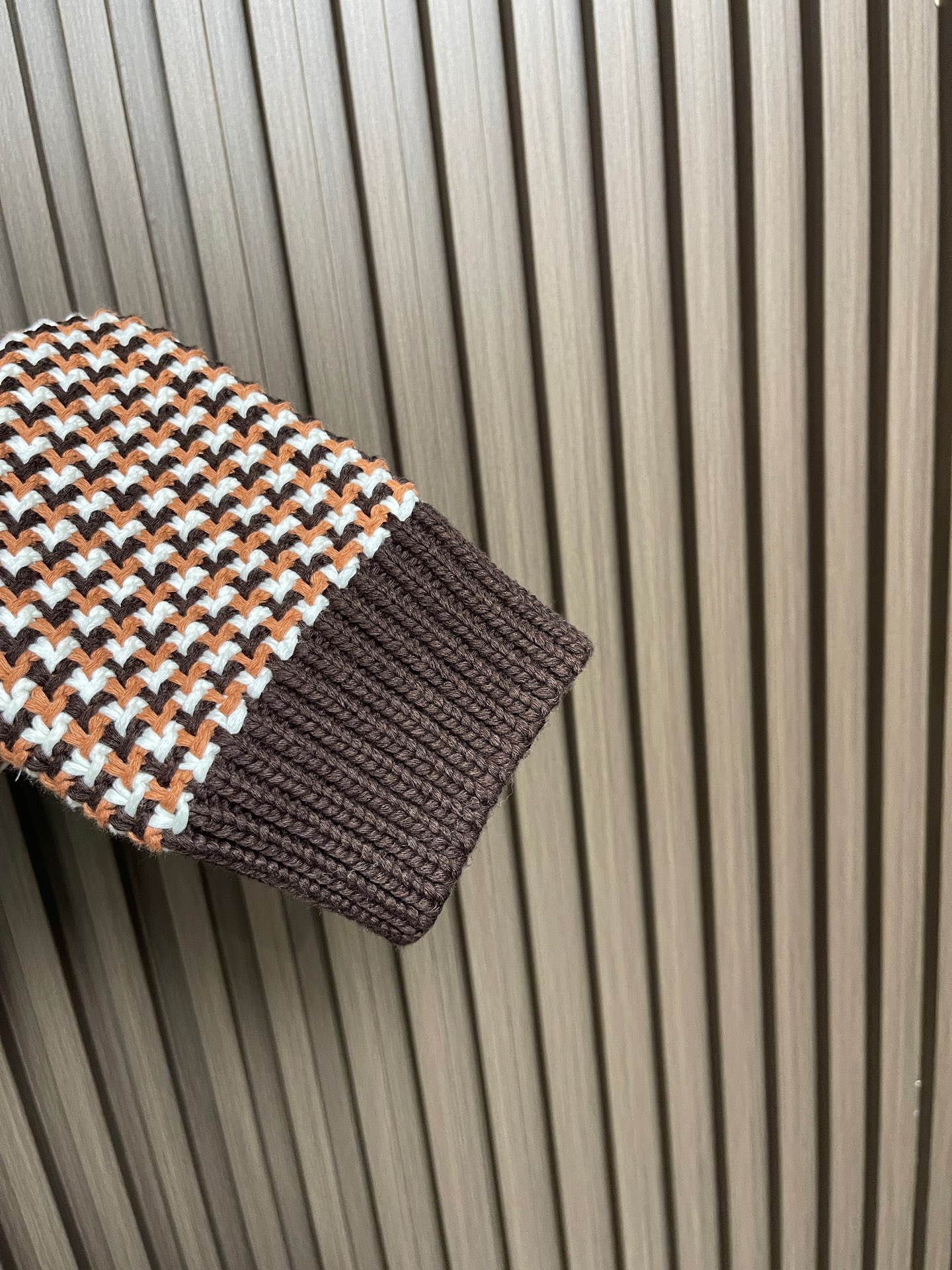 🛒🛒LV 2026ss早春新款千鸟格针织毛衣开衫，经典千鸟格纹设计，棕白黑三色交织，复古又时髦。针织面料