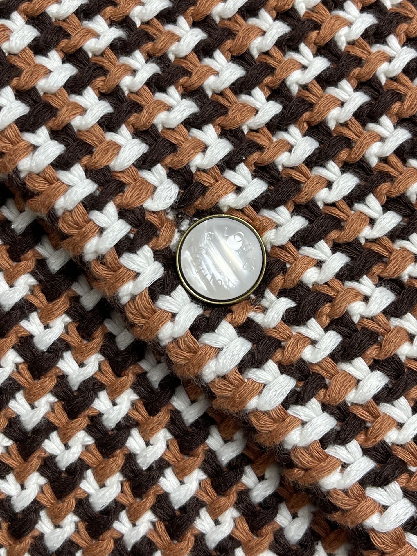 🛒🛒LV 2026ss早春新款千鸟格针织毛衣开衫，经典千鸟格纹设计，棕白黑三色交织，复古又时髦。针织面料