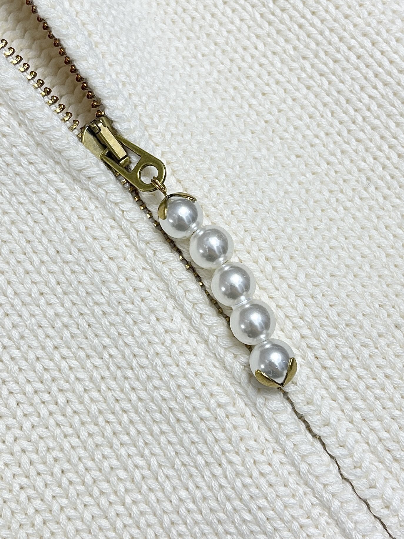 🛒🛒LV 2026SS早春新款针织拉链毛衣开衫，这款外套链夹克采用厚实的纹理针织面料，领口饰有拼色棋盘格