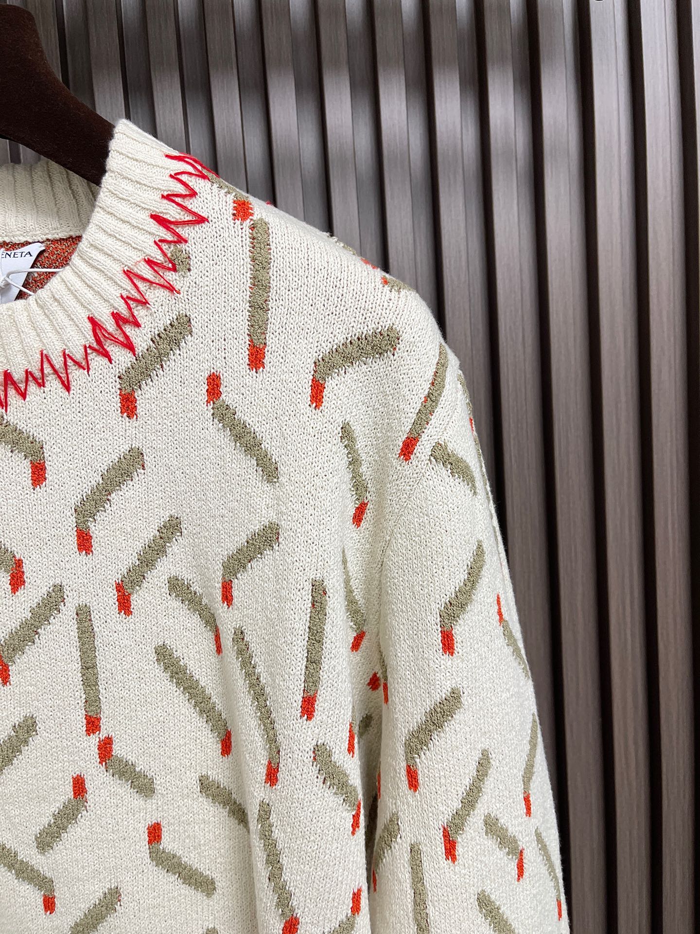 🛒🛒BV 几何提花圆领针织毛衣，采用进口特供羊绒混纺针织面料，质地柔软蓬松且触感温润亲肤，兼具优异的保暖