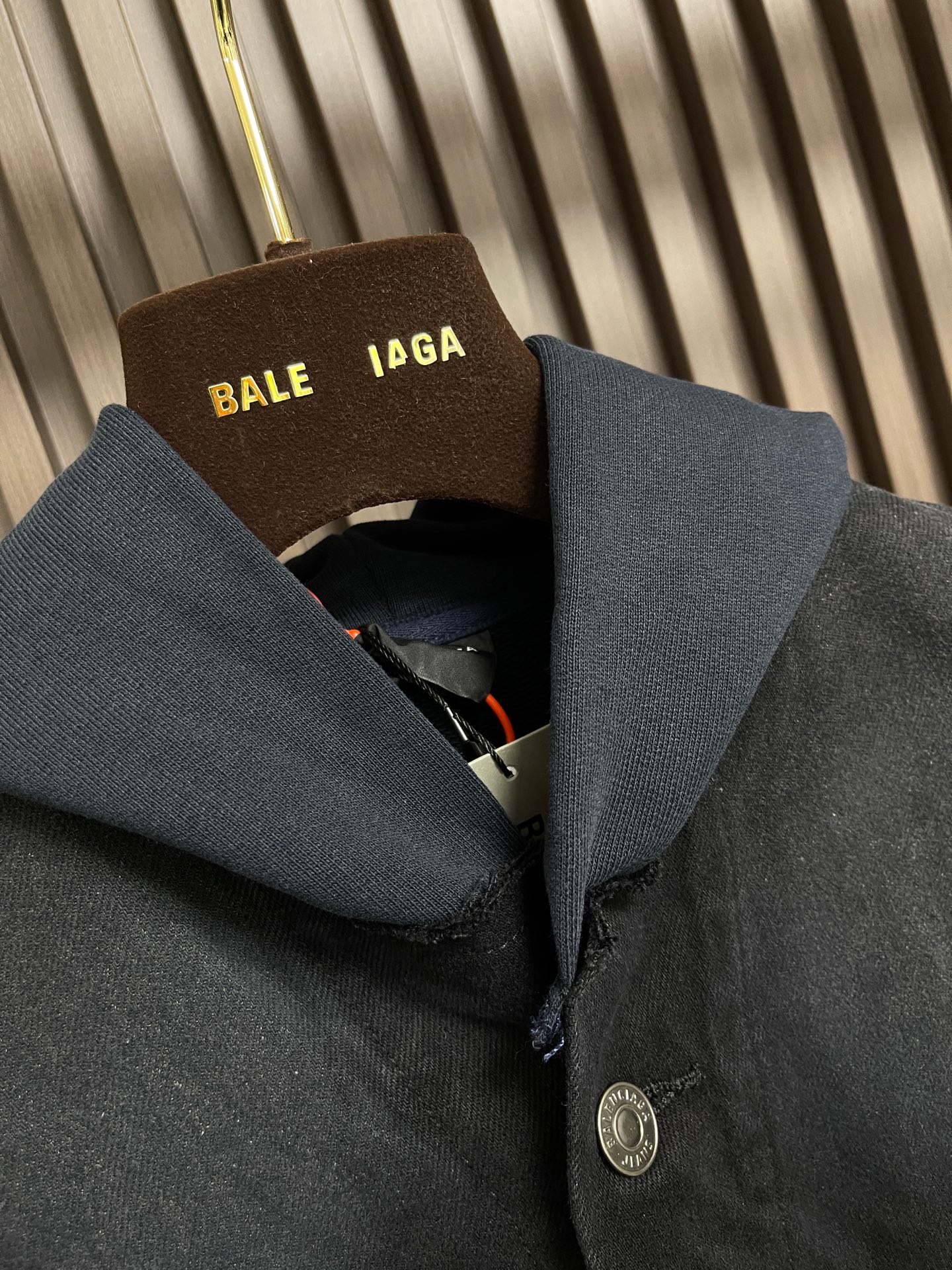 🛒🛒Balenciaga 刺绣连帽牛仔夹克，定制锁纹纯棉牛仔料 以及磨绒卫衣料 质感卓越 温润如棉舒适贴