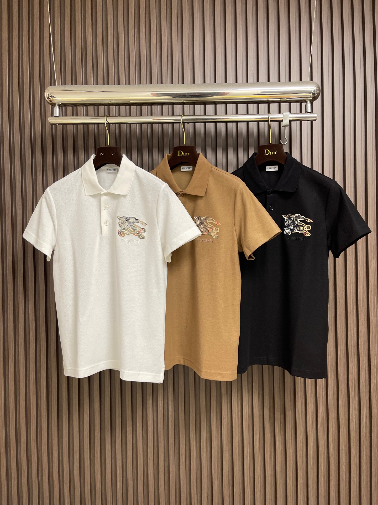 🛒🛒Burberry 2026SS早春新款战马格纹徽章短袖Polo马球衫，男女上衣，棉质 Polo衫，呈