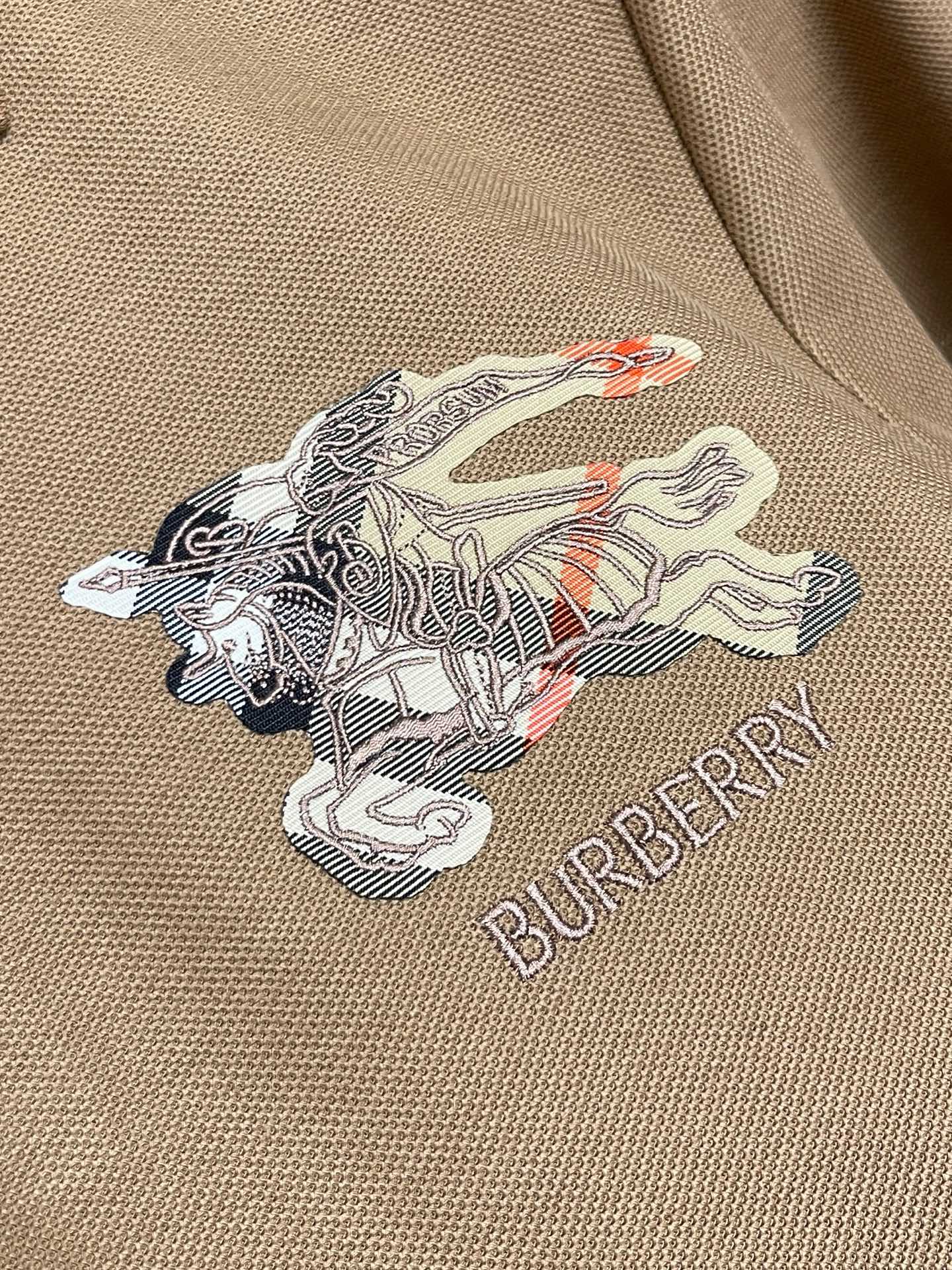 🛒🛒Burberry 2026SS早春新款战马格纹徽章短袖Polo马球衫，男女上衣，棉质 Polo衫，呈