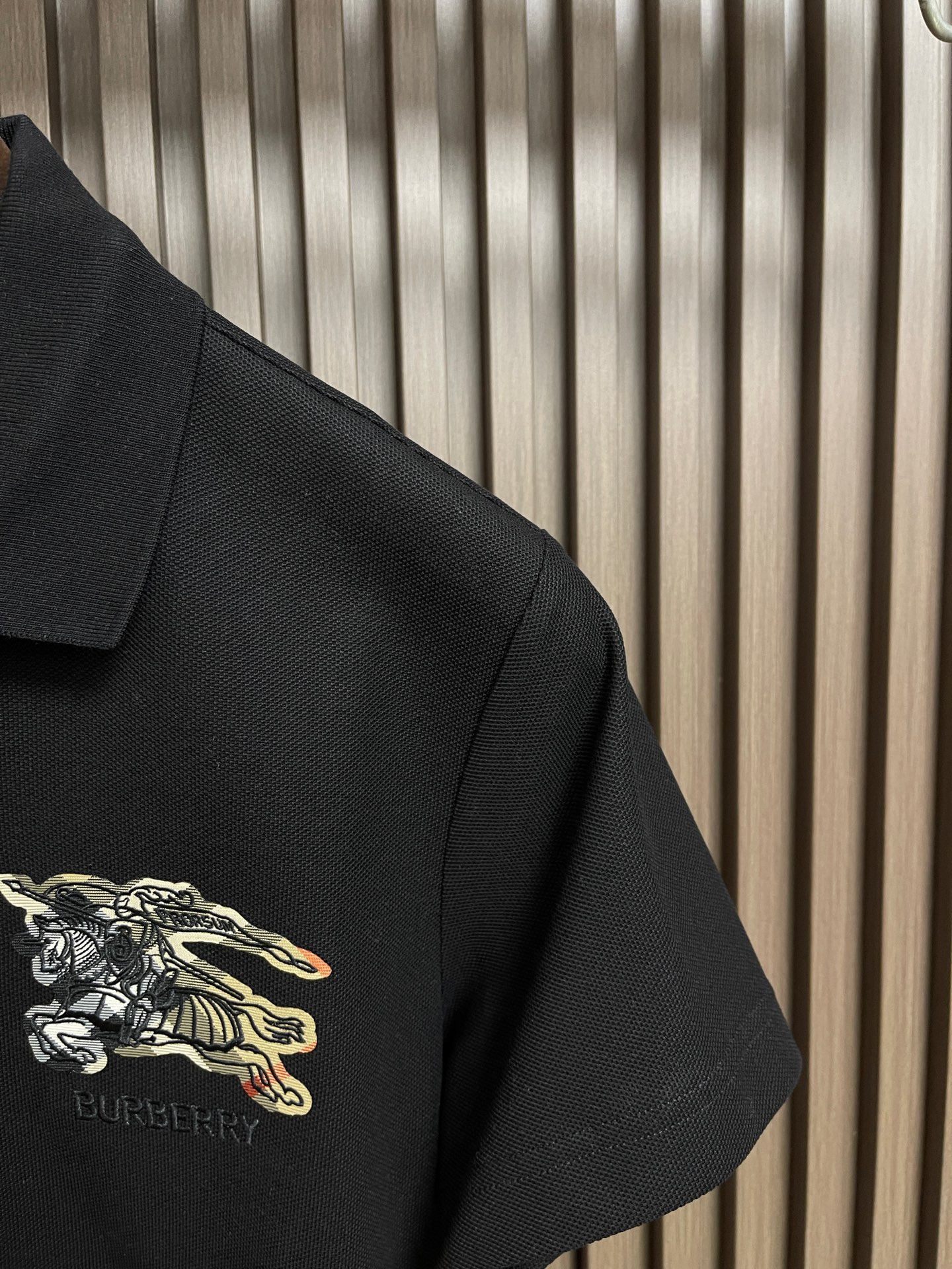 🛒🛒Burberry 2026SS早春新款战马格纹徽章短袖Polo马球衫，男女上衣，棉质 Polo衫，呈