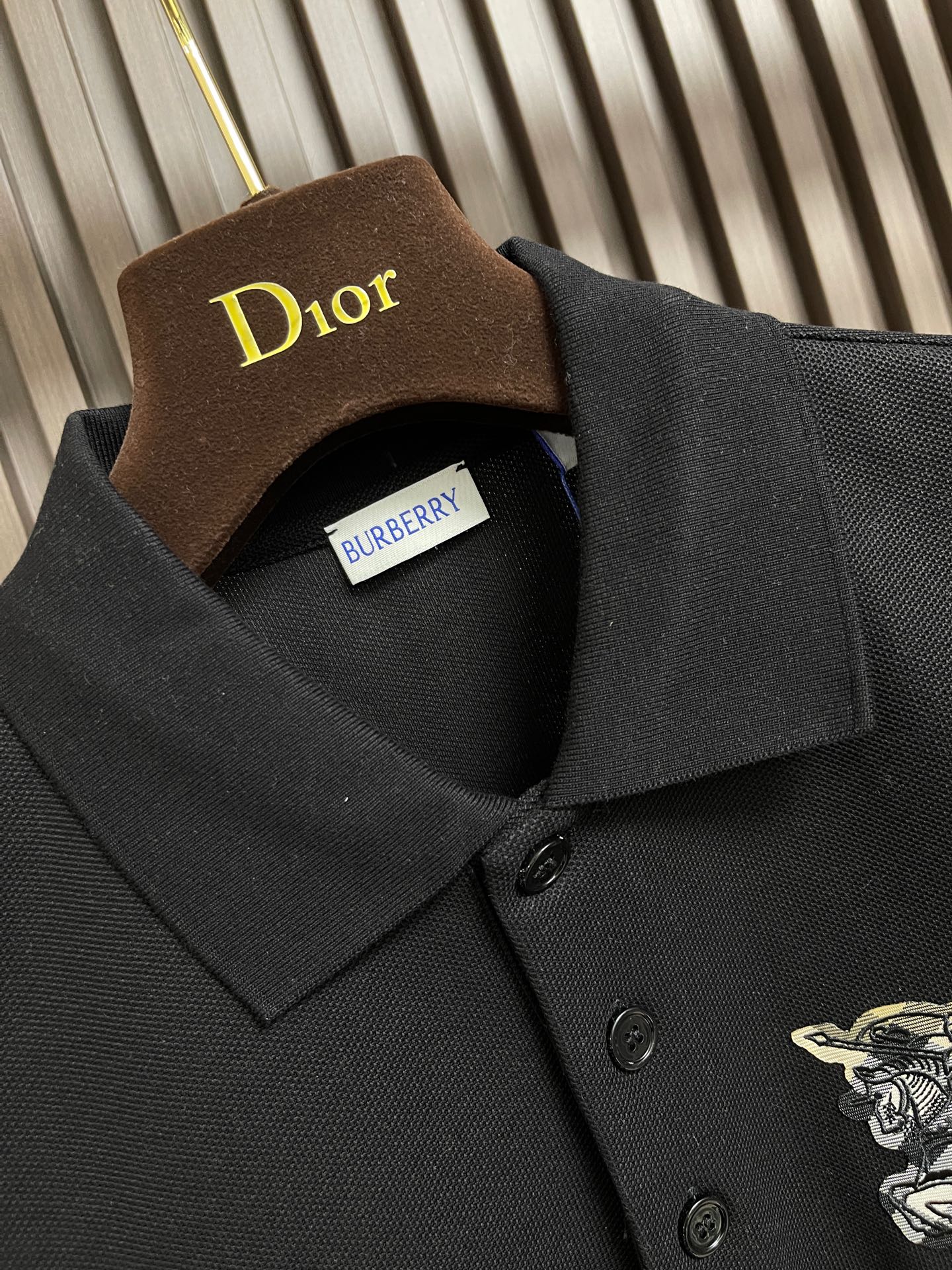 🛒🛒Burberry 2026SS早春新款战马格纹徽章短袖Polo马球衫，男女上衣，棉质 Polo衫，呈