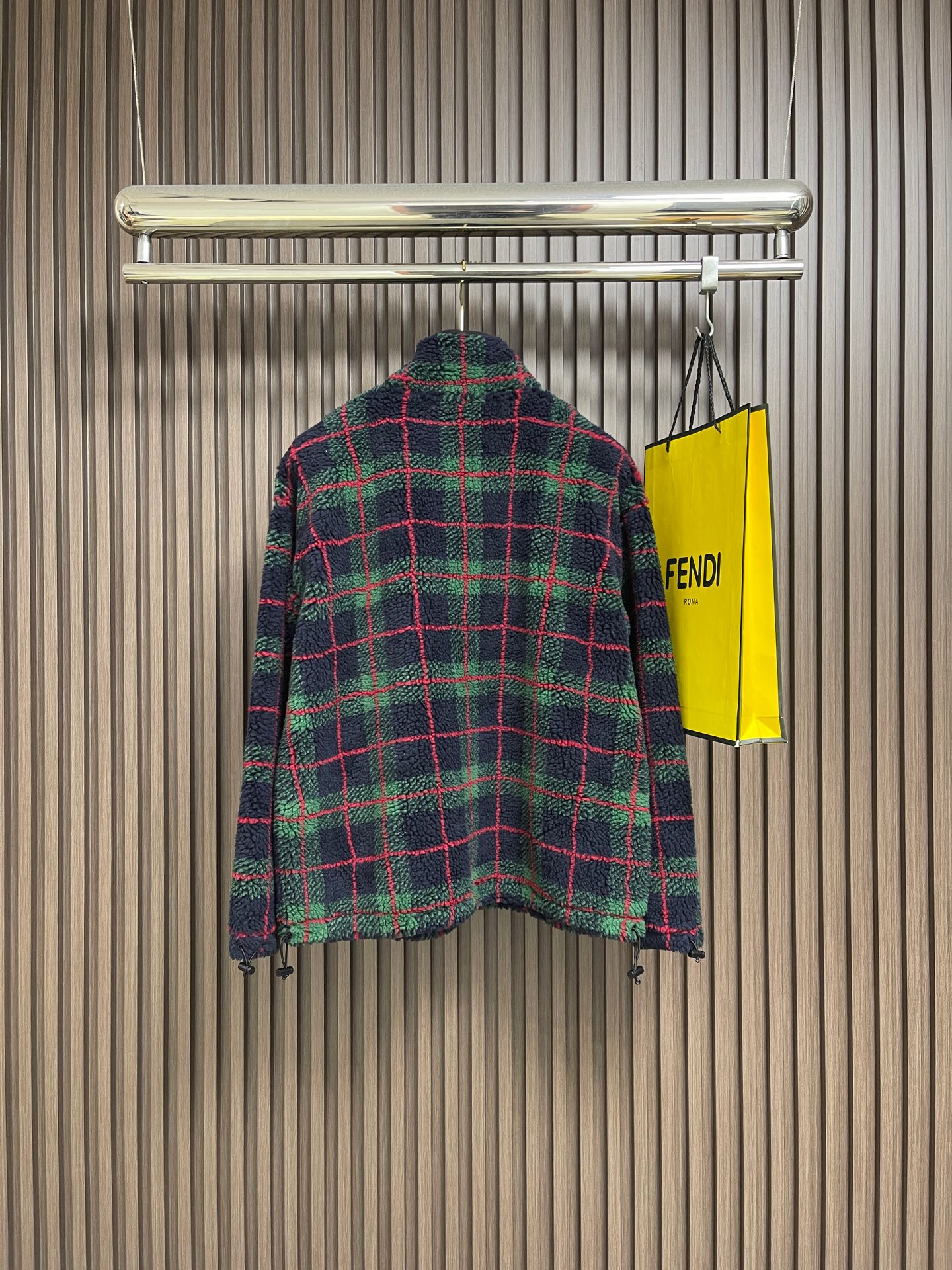 🛒🛒miumiu 2026SS 羊羔绒格子刺绣拉链夹克外套 面料原版定织定染，100%还原。内衬口袋布采