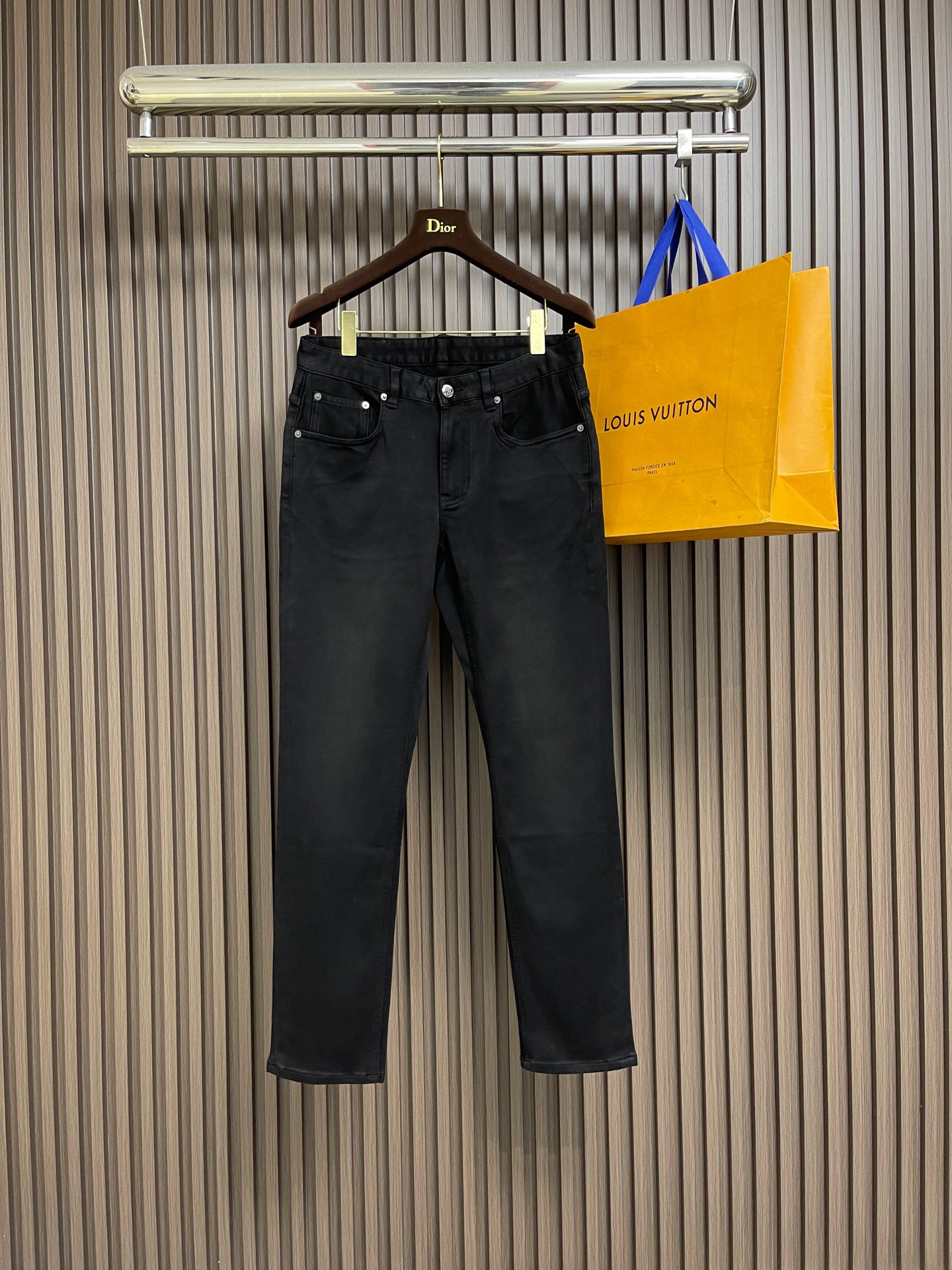 NO:690672,BrunelloCucinelli BC men's casual jeans, 2026SS early spring new style, perfectly hemmed inside, customized original hardware, exquisite leather label on the back, imported denim fabrics supplied by customers, wide version, versatile upper body. Sizes 29-38, yes 35, no 37,, brunello cucinelli,jeans,19860909BrunelloCucinelli BC 男士休闲牛仔裤,2026SS早春新款,内里完美包边,定制原版五金,背面精美皮牌,客供进口牛仔面料,版型挺阔 上身百搭.尺码29-38 有35 无37,,brunello cucinelli,jeans,,Men's clothing