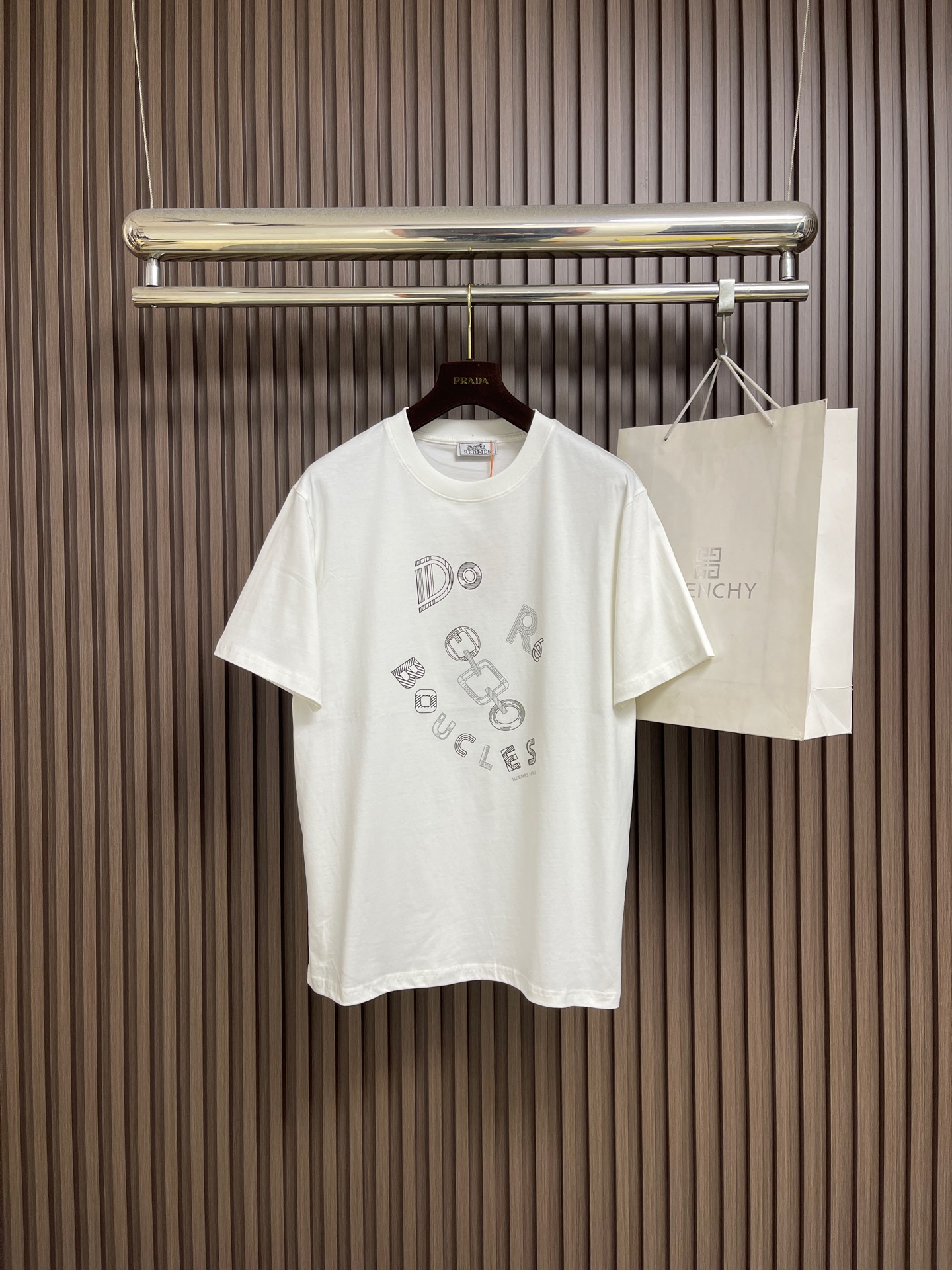 NO:730608,Support after-sales service after the year. Hermes 2026ss new men's short-sleeved laser printed T-shirt in spring and summer. This fabric is made of customized special beaded mercerized fabric. It is sweat-absorbent, breathable, soft and comfortable overall. The design is classic and durable, and the fit is suitable for Asian body shapes. Sizes XS-L,, hermes, hermes, T-shirt, tees, t-shirt,19860909支持年后售后 Hermes 爱马仕2026ss春夏新款男士短袖激光印花t恤,这款面料采用定制特种曲珠丝光面料 吸汗透气柔软舒适整体,设计经典且耐看,合身版型适合亚洲身形.尺码XS-L,,hermes,hermes,T-shirt,tees，t-shirt,,Men's clothing