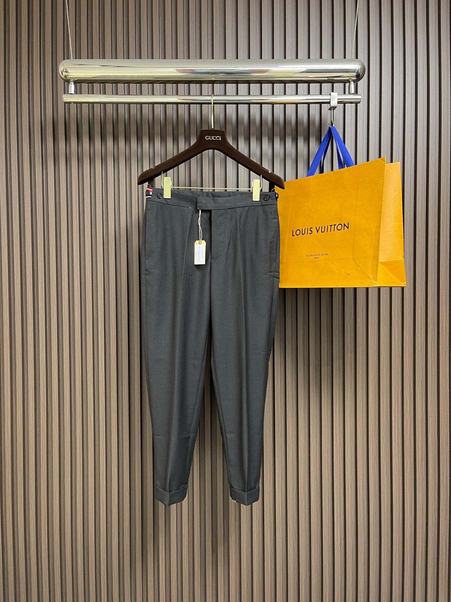 NO:730477,Suits, trousers, after-sales support ThomBrowne TB new yarn-dyed casual blazer and trousers suit, double-layer yarn-dyed fabric, red, white and blue half-lined lining, perfectly consistent version, original accessories are all available, the upper body is casual and versatile. Sizes 0-1-2-3-4,,thom browne,jackets & coats,business suit,19860909西服 西裤 支持年后售后 ThomBrowne汤姆布朗 TB 新款色织休闲西装外套西裤套装,双层色织面料 红白蓝半里内衬 版型完美一致,原版辅料一应俱全,上身休闲百搭.尺码0-1-2-3-4,,thom browne,jackets & coats,business suit,,Men's clothing