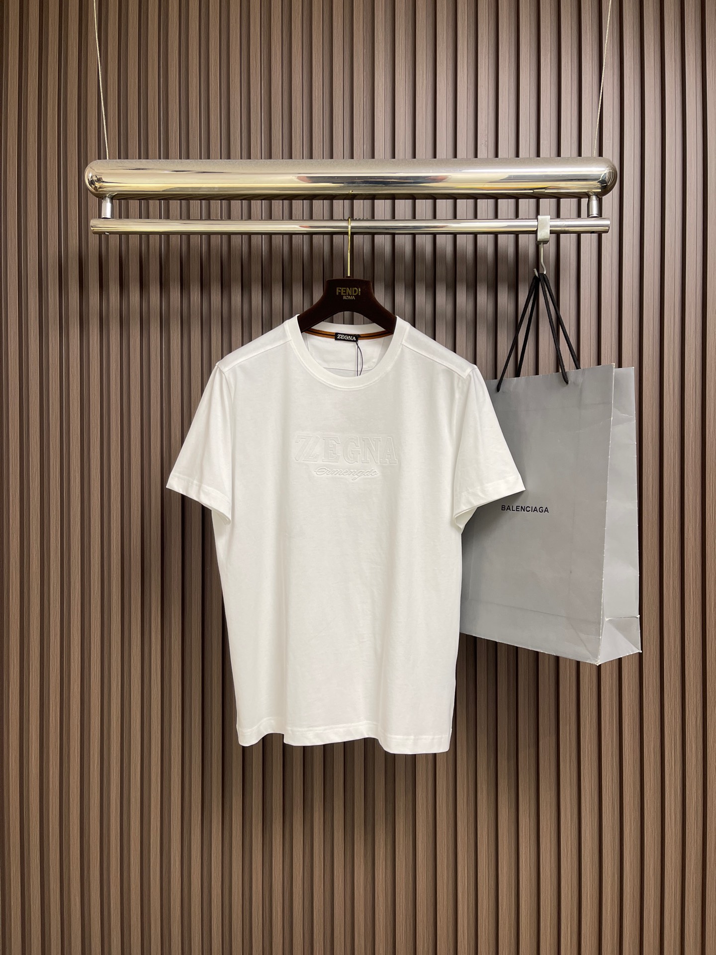NO:726838,Support after-sales service after the year. Zegna 2026fw new early spring round-neck short-sleeved T-shirt, fashionable casual base layer, made of imported high-quality fabrics, very close-fitting and soft, with logo on the chest, simple and easy to match, a must-have item for single wear in early spring. Sizes 48-56, T-shirt, tees, t-shirt,19860909支持年后售后 Zegna 2026fw早春新品圆领短袖T恤,时尚休闲打底衫,进口优质面料打造,非常贴身柔软,胸前logo标识,简约易搭配,早春单穿打底必备神器.尺码48-56,,T-shirt,tees，t-shirt,,Men's clothing