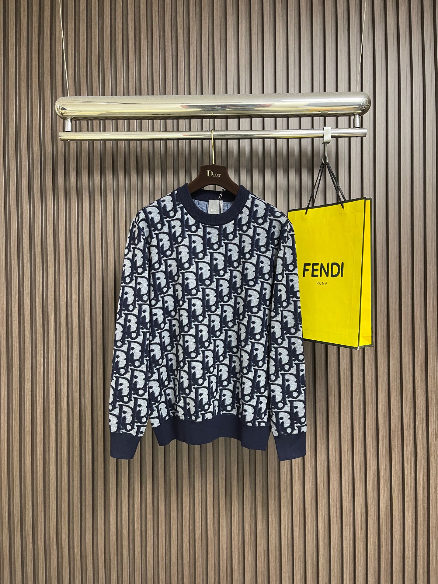 NO:730531,Support after-sales service for the year. Dior Oblique pattern round neck pullover sweater, Dior Oblique pattern sweater, soft and warm, classic Oblique letter pattern, low-key and recognizable round collar design, versatile and not picky, can be easily used for daily commuting or leisure. Full of brand sense. It goes well with trousers or jeans, practical and stylish, it is a must-have item in the wardrobe!  The overall wiring is straight and delicate, the fabric is comfortable and soft, and the color is consistent without color difference. It can be matched with the same style to create a fashionable look and control various occasions. Customized accessories, complete with three standards, same style for men and women!  Size S-XL S size Bust 108 Shoulder width 46.5 Length 67 Medium Bust 112 Shoulder width 48 Length 69 Large Size Bust 116 Shoulder width 49.5 Length 71 XL Bust 120 Shoulder width 51 Length 73,,dior,jeans,sweaters,19860909支持年后售后 Dior Oblique图案圆领套头针织衫毛衣,Dior Oblique图案针织衫,柔软又保暖,经典Oblique字母图案,低调又有辨识度圆,领设计,百搭不挑人,日常通勤或休闲都能轻松驾驭. 品牌感满满.搭配西裤或牛仔裤都很出彩,实用又有型,是衣橱必备单品！整体走线平直细腻,面料舒适柔软,颜色一致无色差 能与同款搭配营造时尚造型,驾驭各种场合,定制辅料,三标齐全,男女同款！尺码S-XL S码 胸围108 肩宽46.5 衣长67 M码 胸围112 肩宽48 衣长69 L码 胸围116 肩宽49.5 衣长71 XL码 胸围120 肩宽51 衣长73,,dior,jeans,sweaters,,Men's clothing