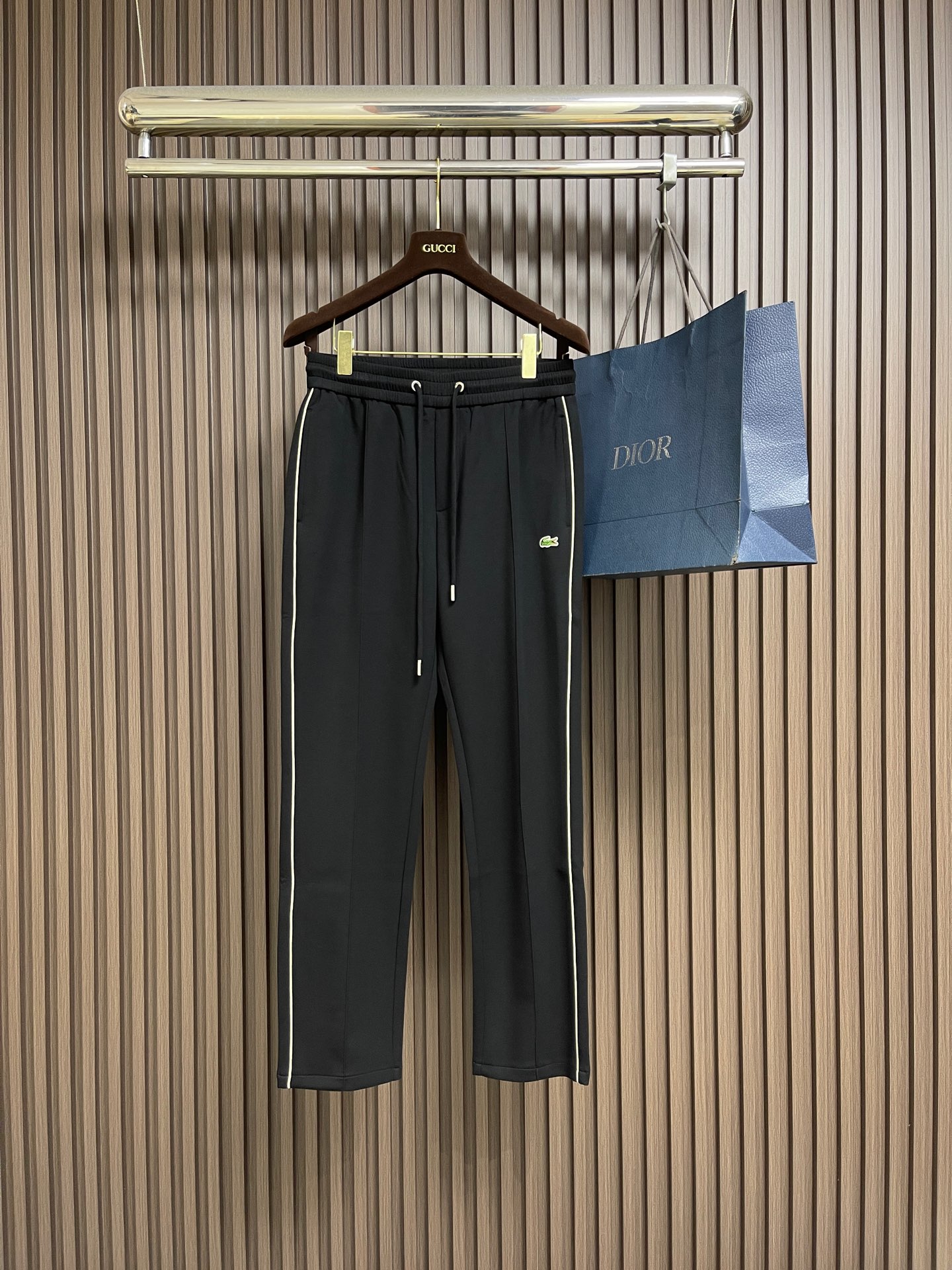 NO:743964,Support after-sales service after the year. Lacoste 2026SS early spring new casual straight sweatpants, custom-made fabrics, crocodile embroidery embellishment, complete details of all accessories, perfect appearance and craftsmanship!  Size M-4XL,,19860909支持年后售后 Lacoste 2026SS早春新款休闲直筒卫裤,客供定制面料,鳄鱼刺绣点缀,所有辅料细节齐全,完美品相工艺！尺码M-4XL,,,Men's clothing