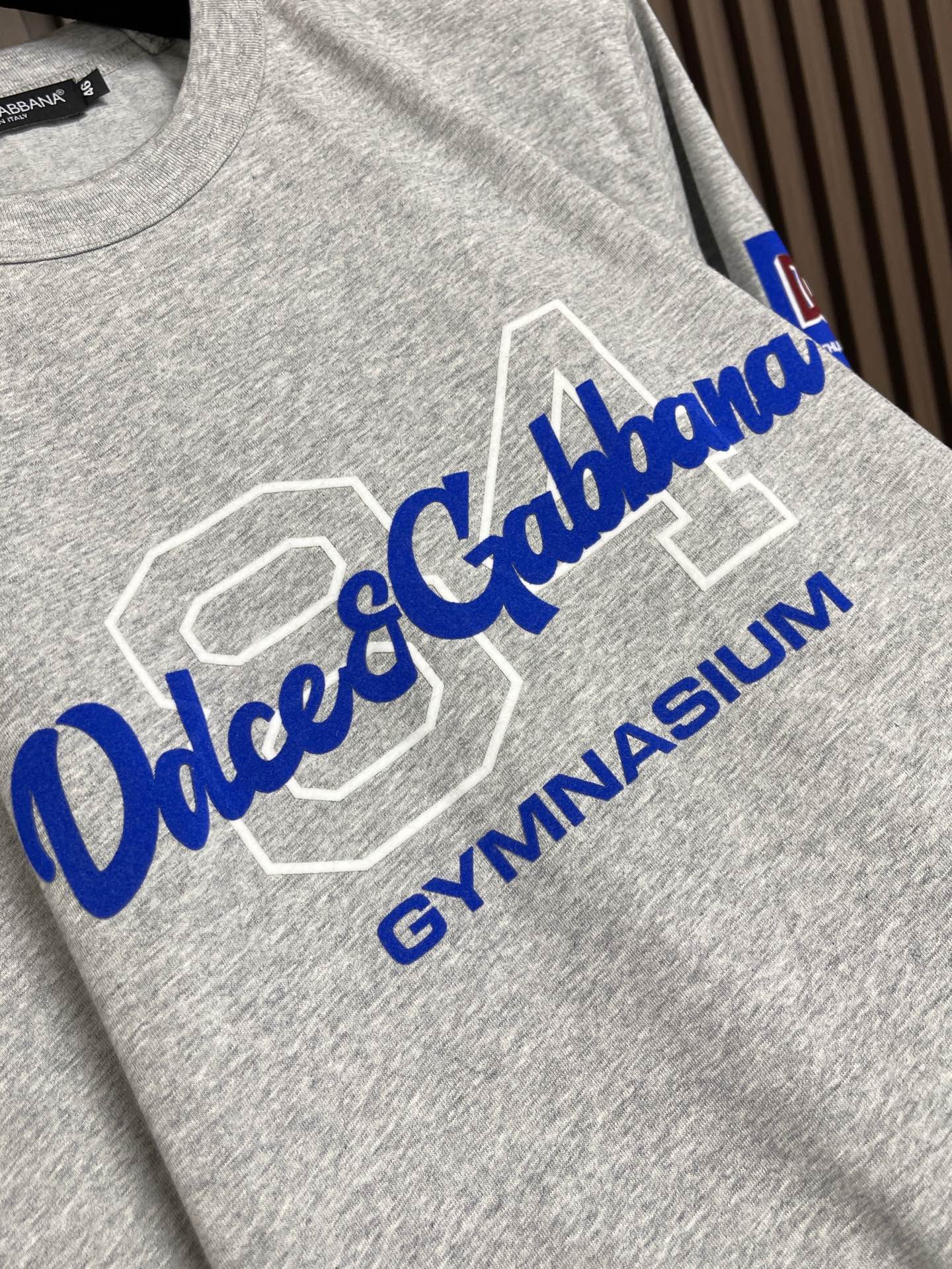 🛒🛒DG DOLCE GABBANA 杜嘉班纳2026SS春夏短袖T恤，定制纯棉面料，胸前品牌字母log