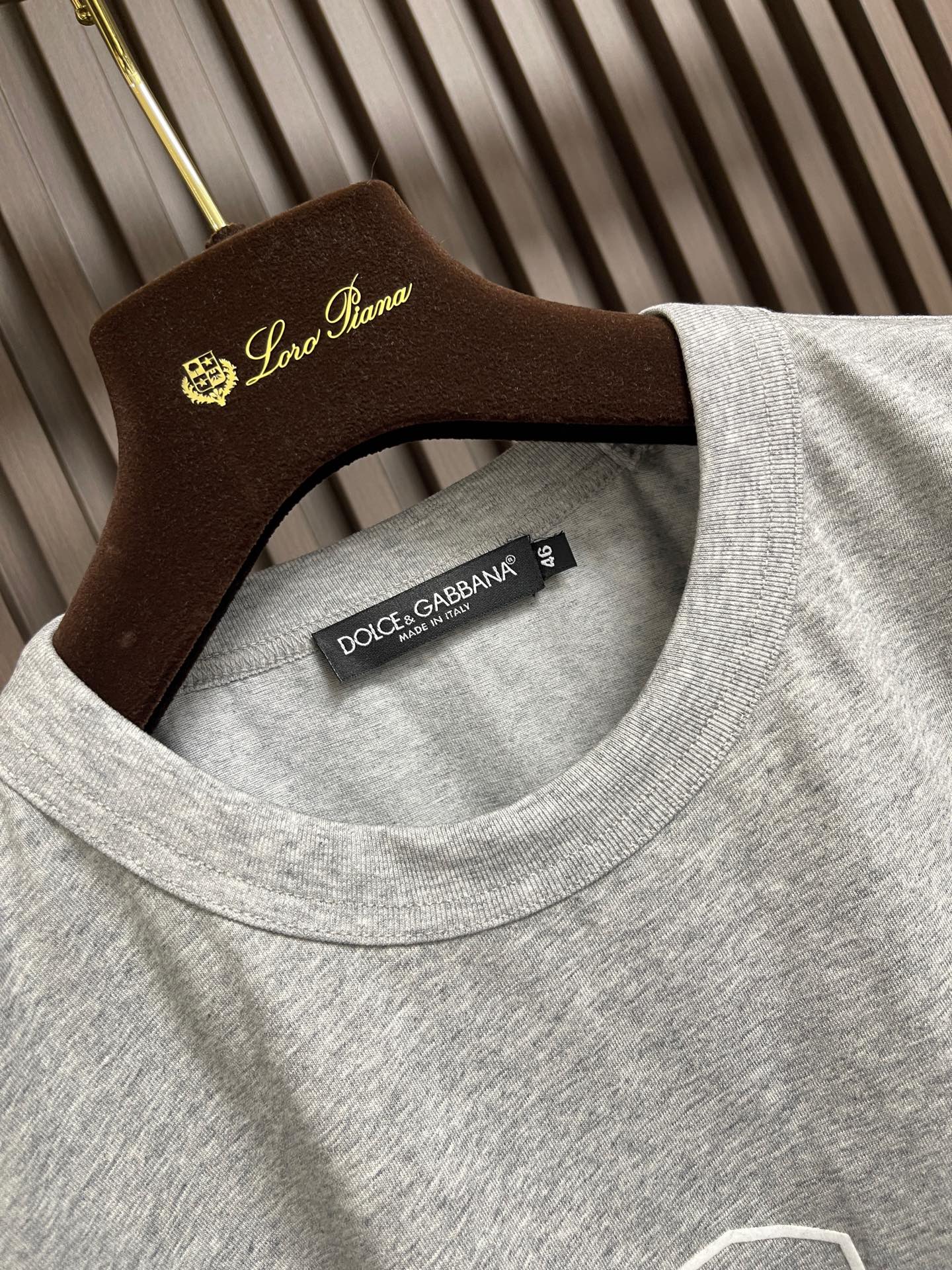 🛒🛒DG DOLCE GABBANA 杜嘉班纳2026SS春夏短袖T恤，定制纯棉面料，胸前品牌字母log