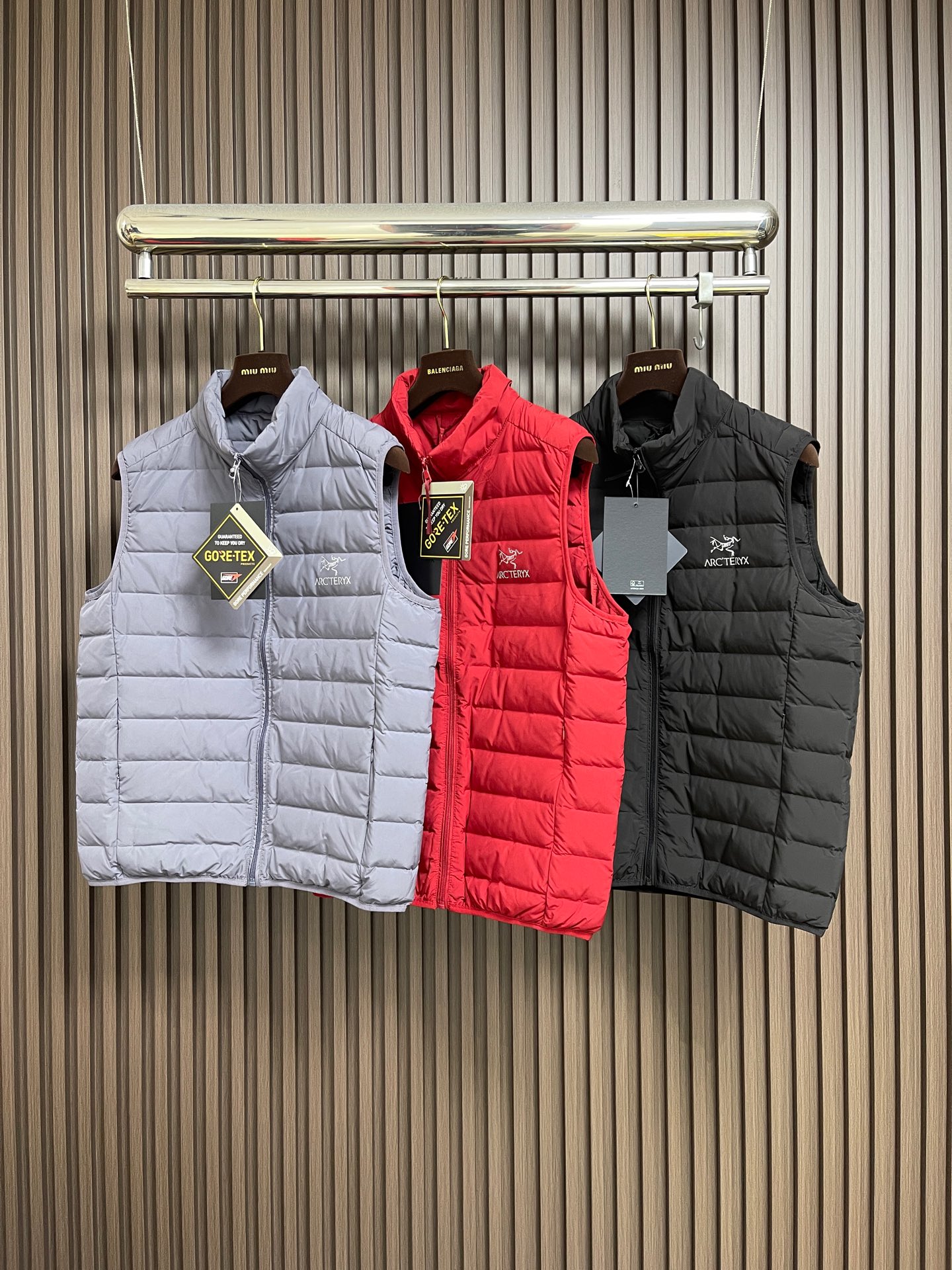 🛒🛒arcteryx 始祖鸟秋冬羽绒立领情侣马甲，日常休闲 随意搭配 都是无可挑剔，送人自留！都非常有面