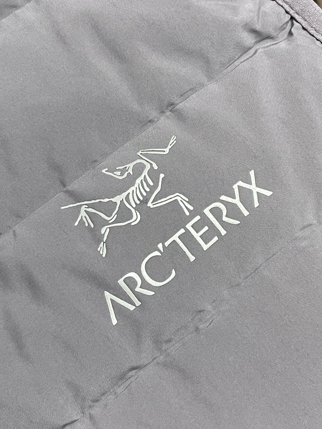 🛒🛒arcteryx 始祖鸟秋冬羽绒立领情侣马甲，日常休闲 随意搭配 都是无可挑剔，送人自留！都非常有面