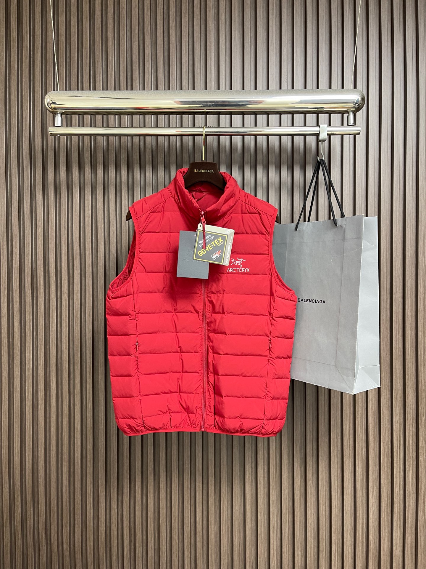 🛒🛒arcteryx 始祖鸟秋冬羽绒立领情侣马甲，日常休闲 随意搭配 都是无可挑剔，送人自留！都非常有面