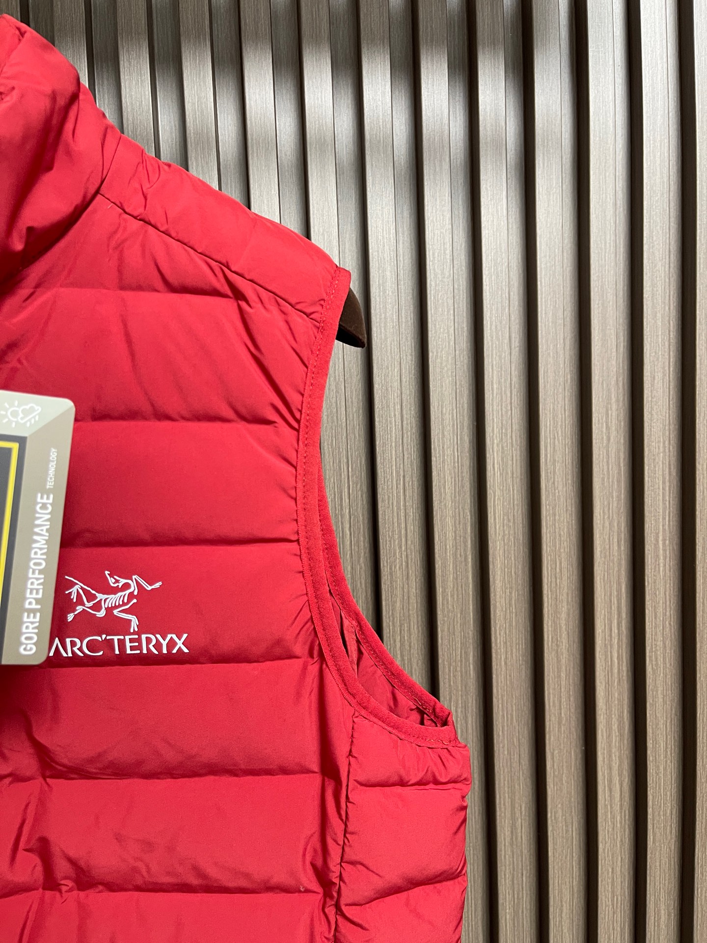 🛒🛒arcteryx 始祖鸟秋冬羽绒立领情侣马甲，日常休闲 随意搭配 都是无可挑剔，送人自留！都非常有面