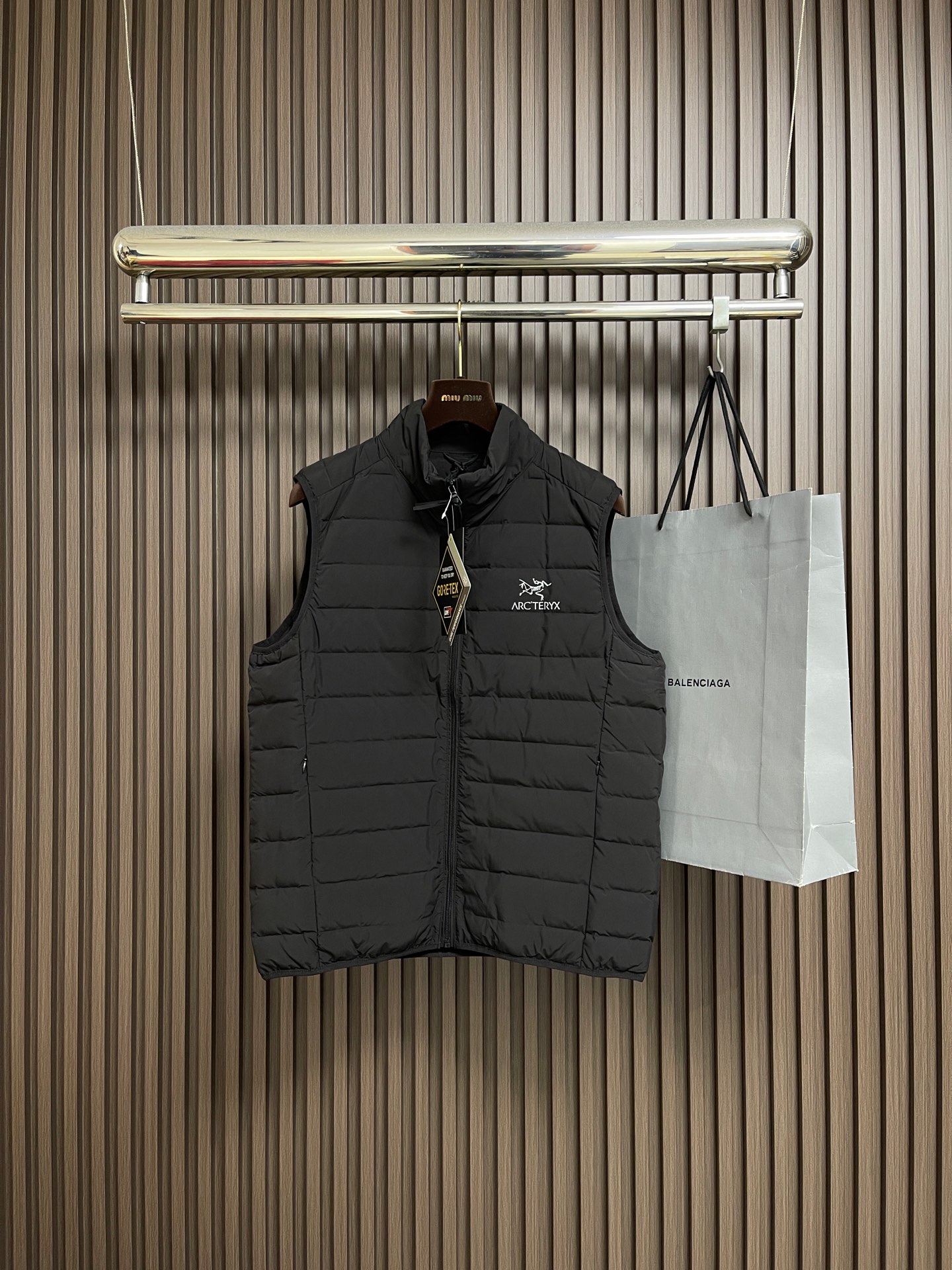 🛒🛒arcteryx 始祖鸟秋冬羽绒立领情侣马甲，日常休闲 随意搭配 都是无可挑剔，送人自留！都非常有面
