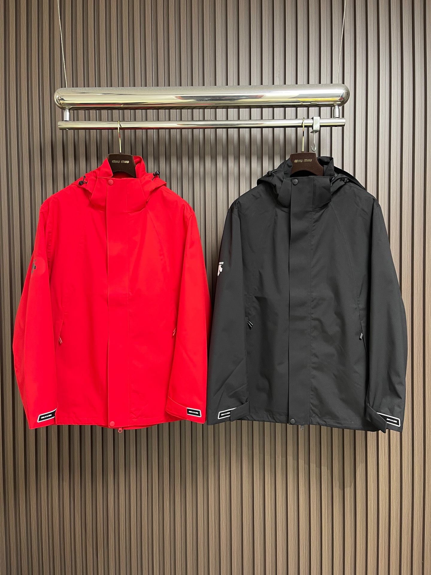 🛒🛒Descente迪桑特 高山户外防风防水服 冲锋衣系列连帽外套，防静电、轻量化又具有更好的防风和透气