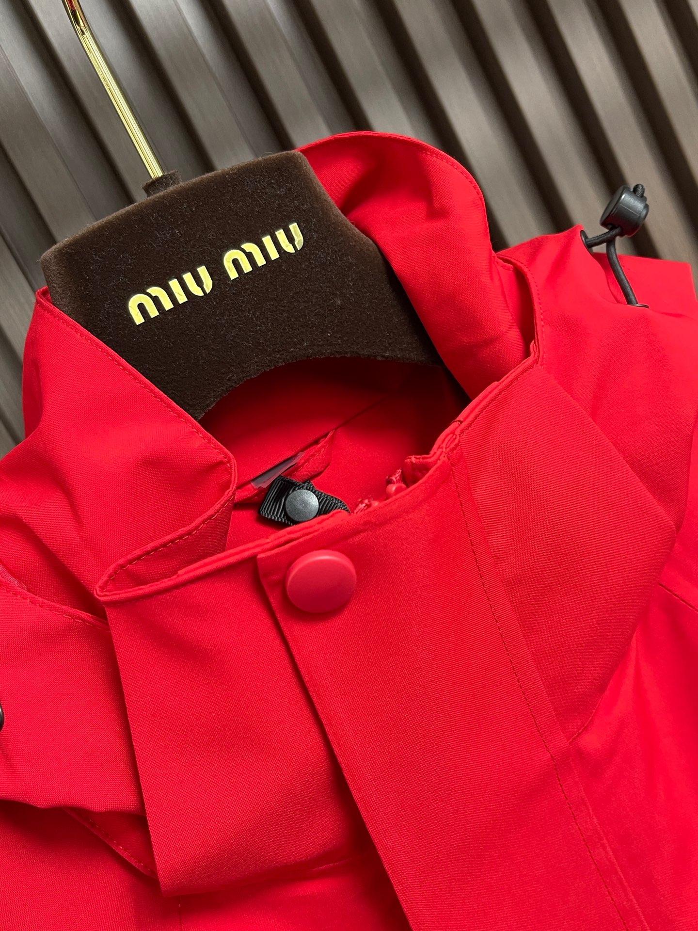 🛒🛒Descente迪桑特 高山户外防风防水服 冲锋衣系列连帽外套，防静电、轻量化又具有更好的防风和透气