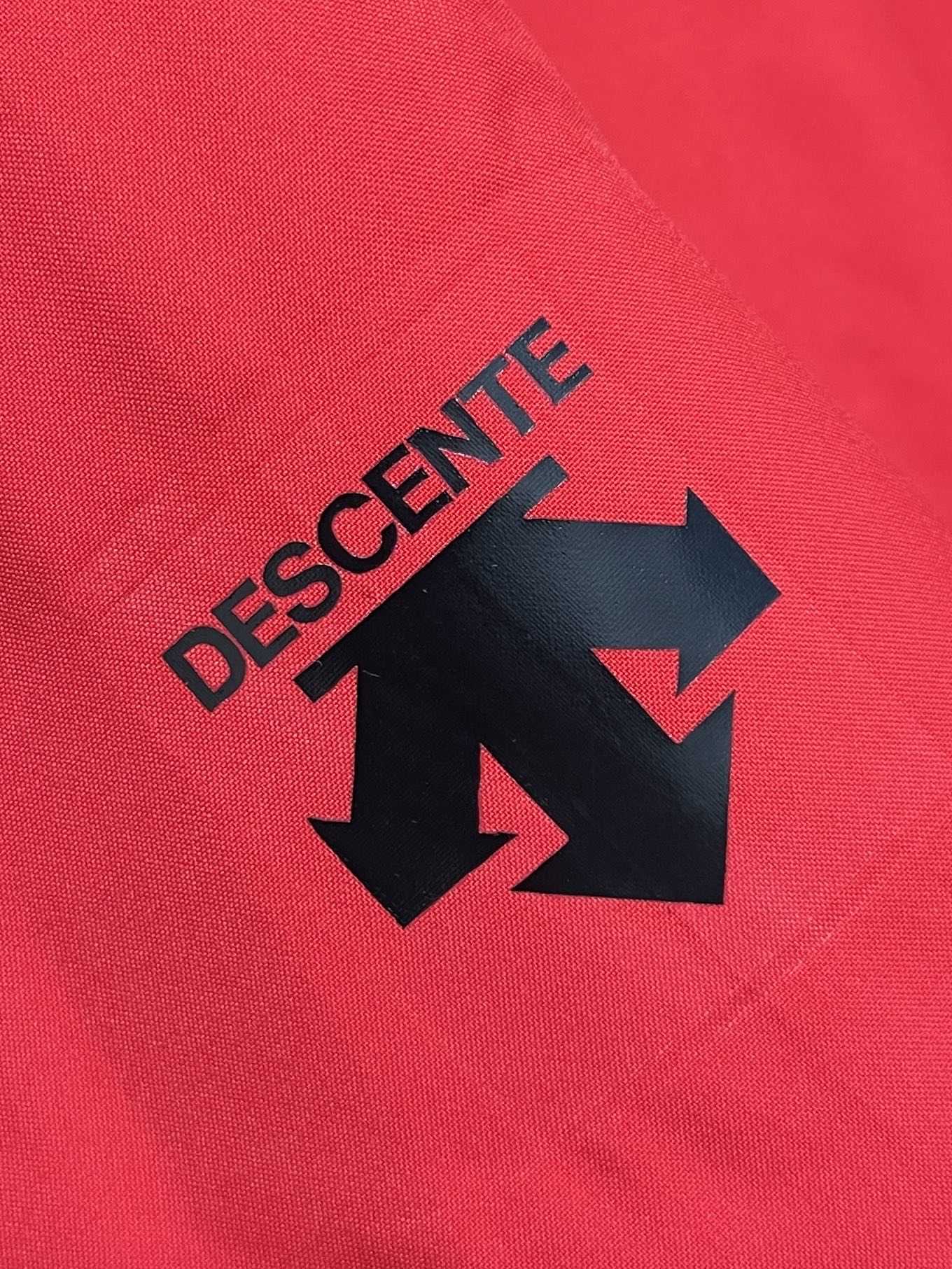🛒🛒Descente迪桑特 高山户外防风防水服 冲锋衣系列连帽外套，防静电、轻量化又具有更好的防风和透气