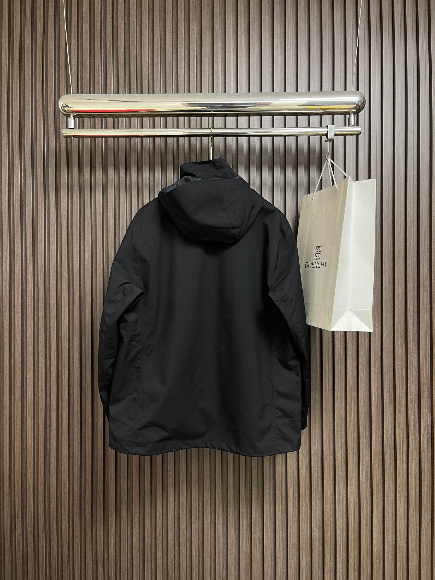 🛒🛒Descente迪桑特 高山户外防风防水服 冲锋衣系列连帽外套，防静电、轻量化又具有更好的防风和透气