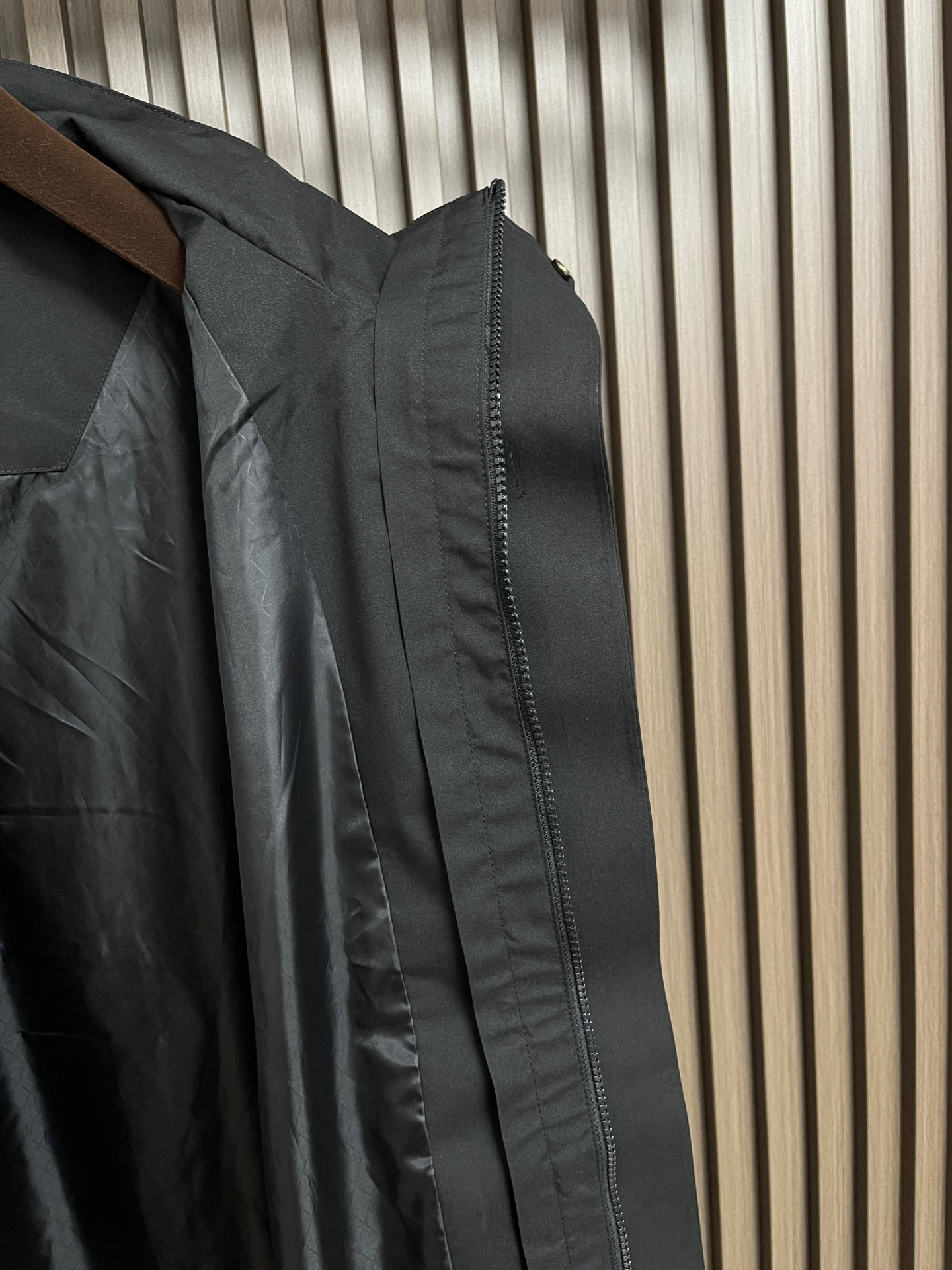🛒🛒Descente迪桑特 高山户外防风防水服 冲锋衣系列连帽外套，防静电、轻量化又具有更好的防风和透气