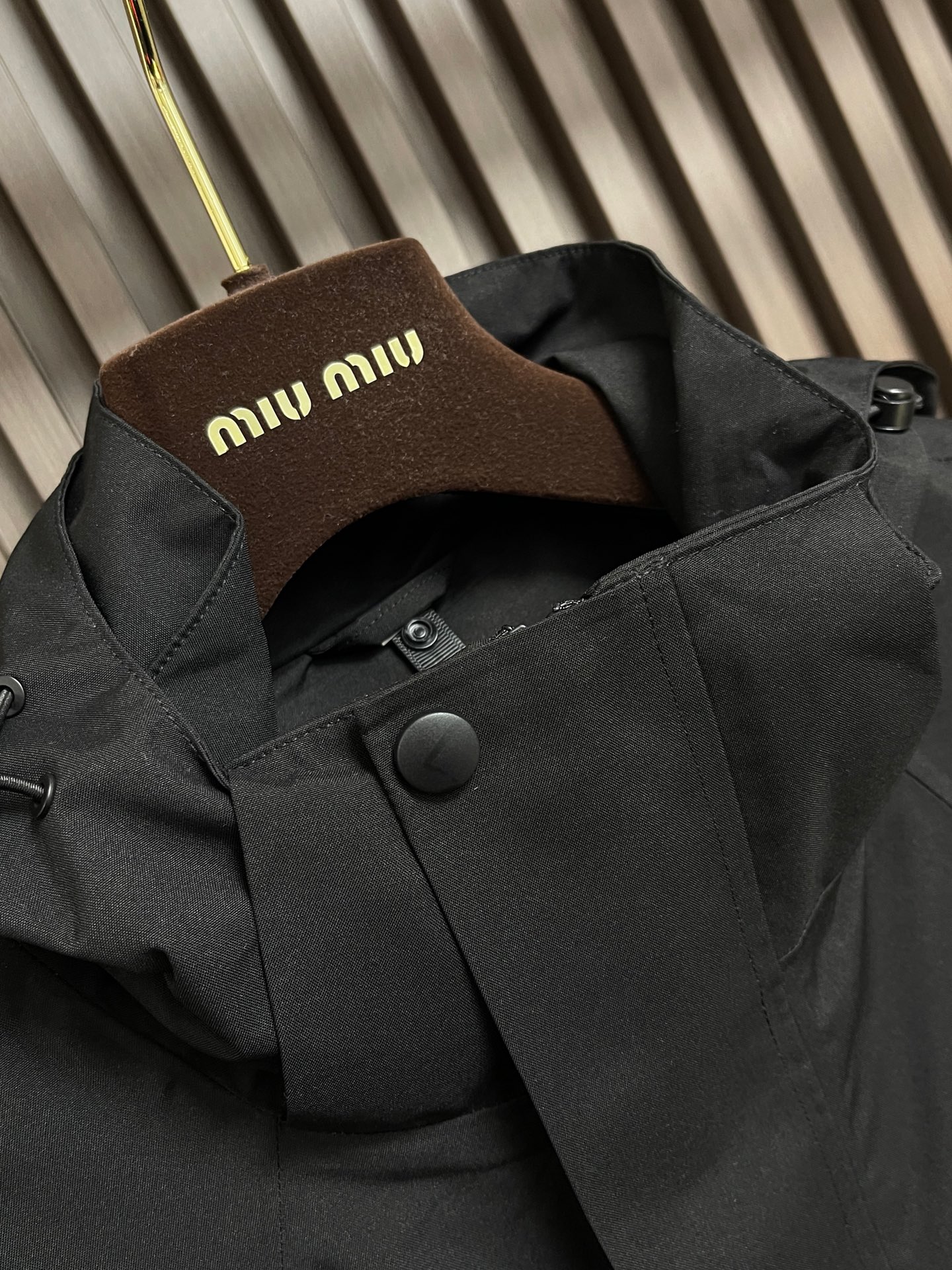 🛒🛒Descente迪桑特 高山户外防风防水服 冲锋衣系列连帽外套，防静电、轻量化又具有更好的防风和透气