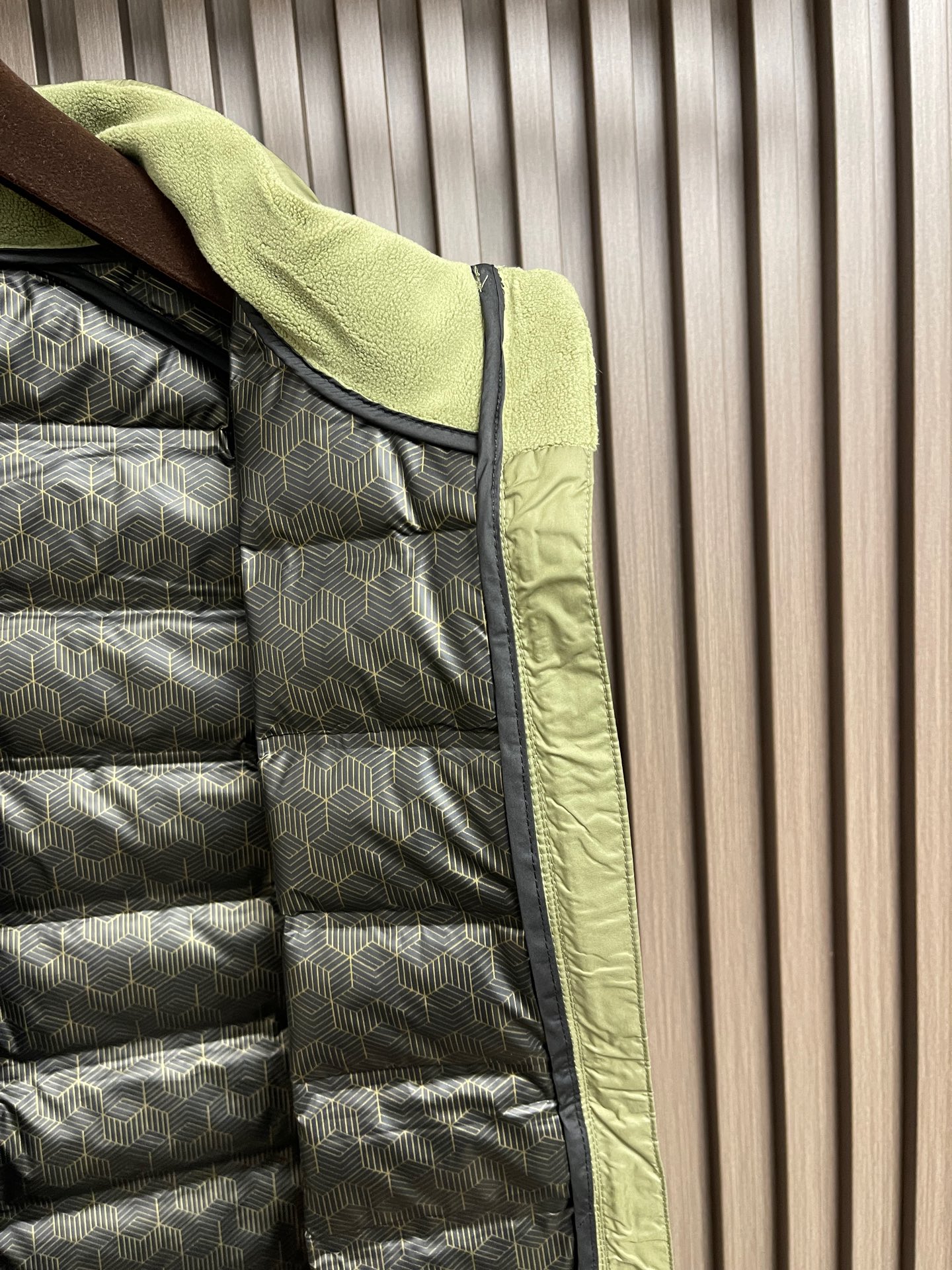 🛒🛒DESCENTE 迪桑特2026ss早春新款休闲羽绒马甲，顶级印花工艺字母图案装饰logo，原版五金