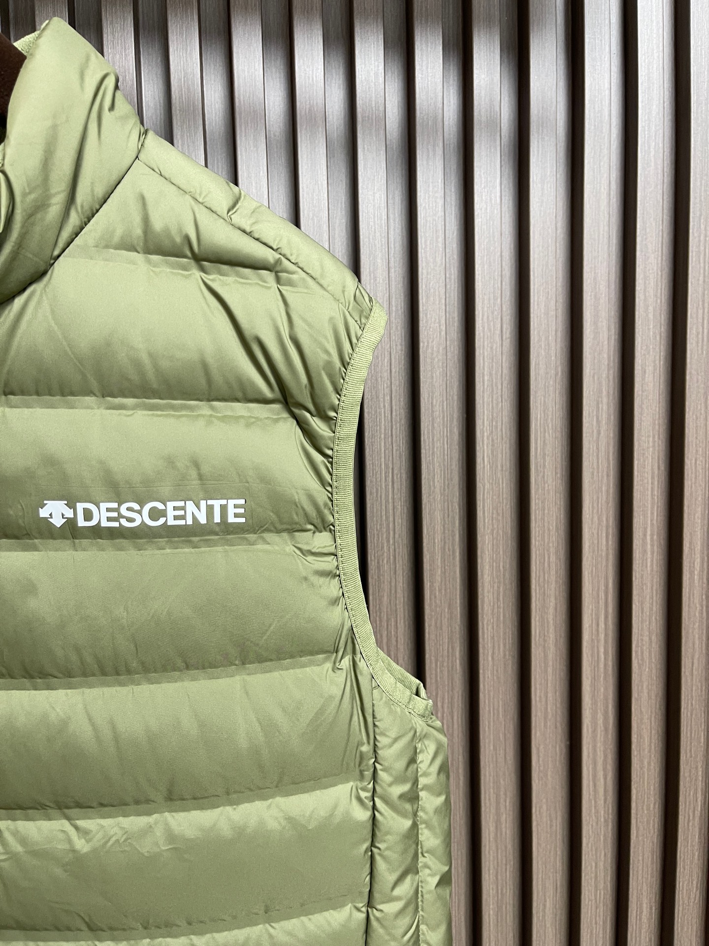 🛒🛒DESCENTE 迪桑特2026ss早春新款休闲羽绒马甲，顶级印花工艺字母图案装饰logo，原版五金