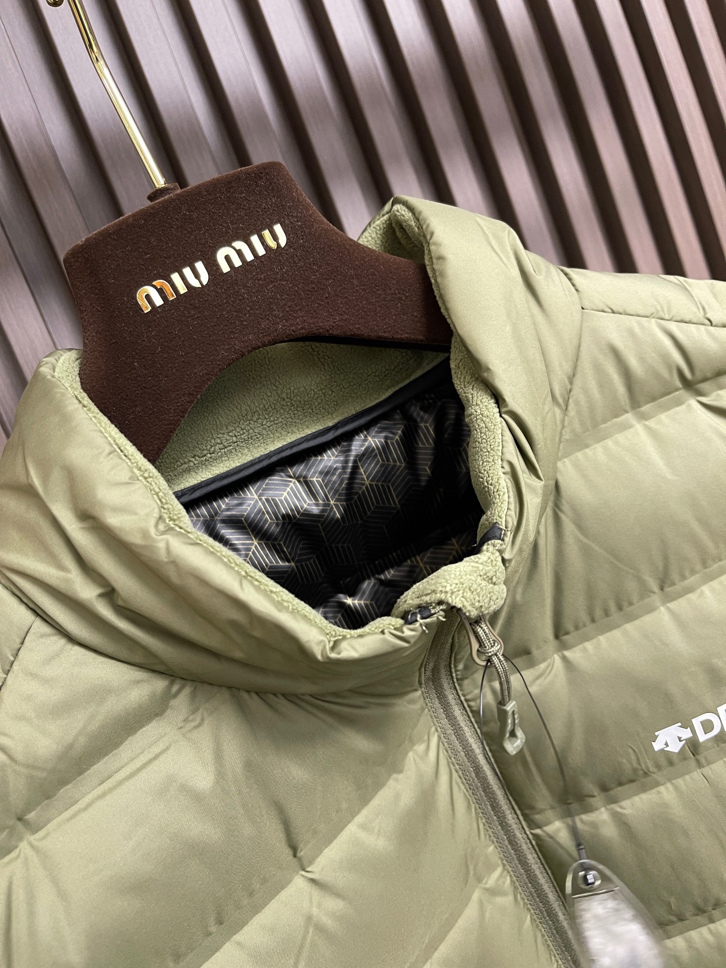 🛒🛒DESCENTE 迪桑特2026ss早春新款休闲羽绒马甲，顶级印花工艺字母图案装饰logo，原版五金