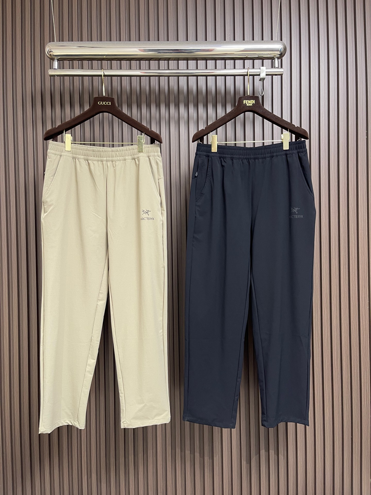 🛒🛒ARCTERYX 始祖鸟户外防风透气春夏男士软壳裤！无缝设计，高热度鸟家户外机能风3D立体修身裁剪，