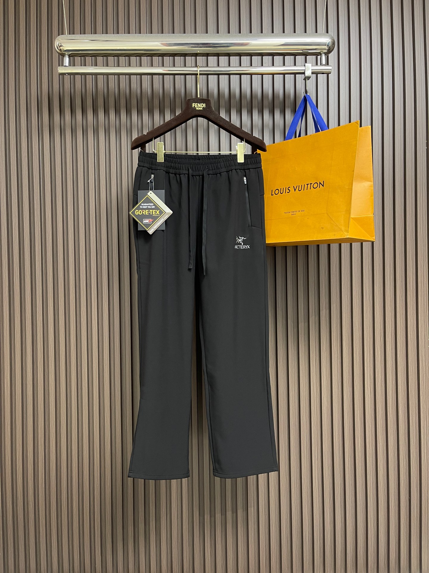 🛒🛒ARC’TERYX 始祖鸟户外休闲通勤机能裤它是可以被定义为一条‘皮肤裤’，防晒抗撕裂，整条裤子包括