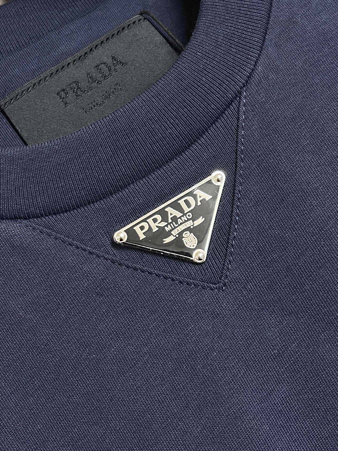 🛒🛒Prada 胸前三角标短袖T恤，定制微细单纱平纹精织料，标志性Prada三角标点缀正面，采用进口专机