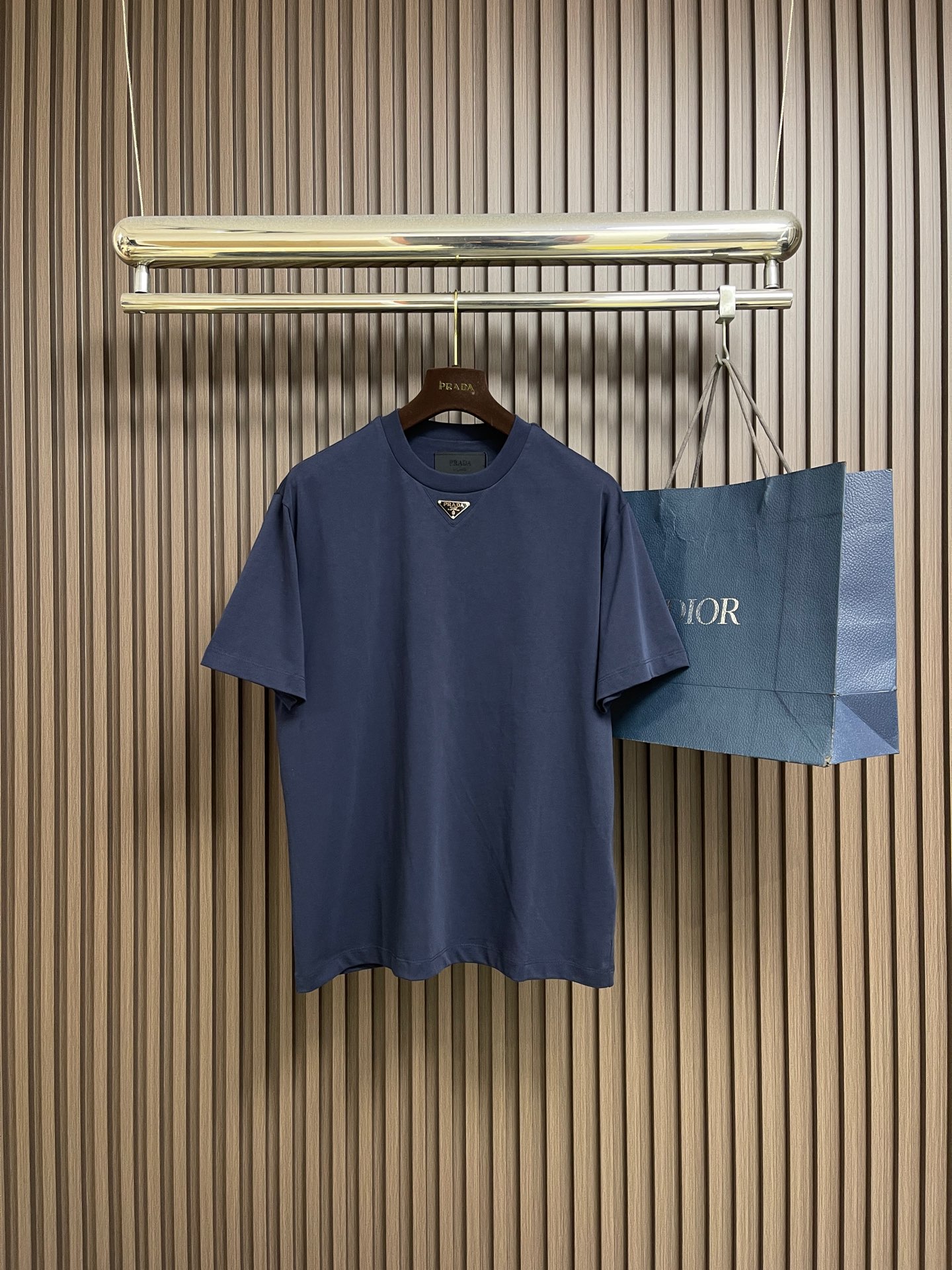 🛒🛒Prada 胸前三角标短袖T恤，定制微细单纱平纹精织料，标志性Prada三角标点缀正面，采用进口专机