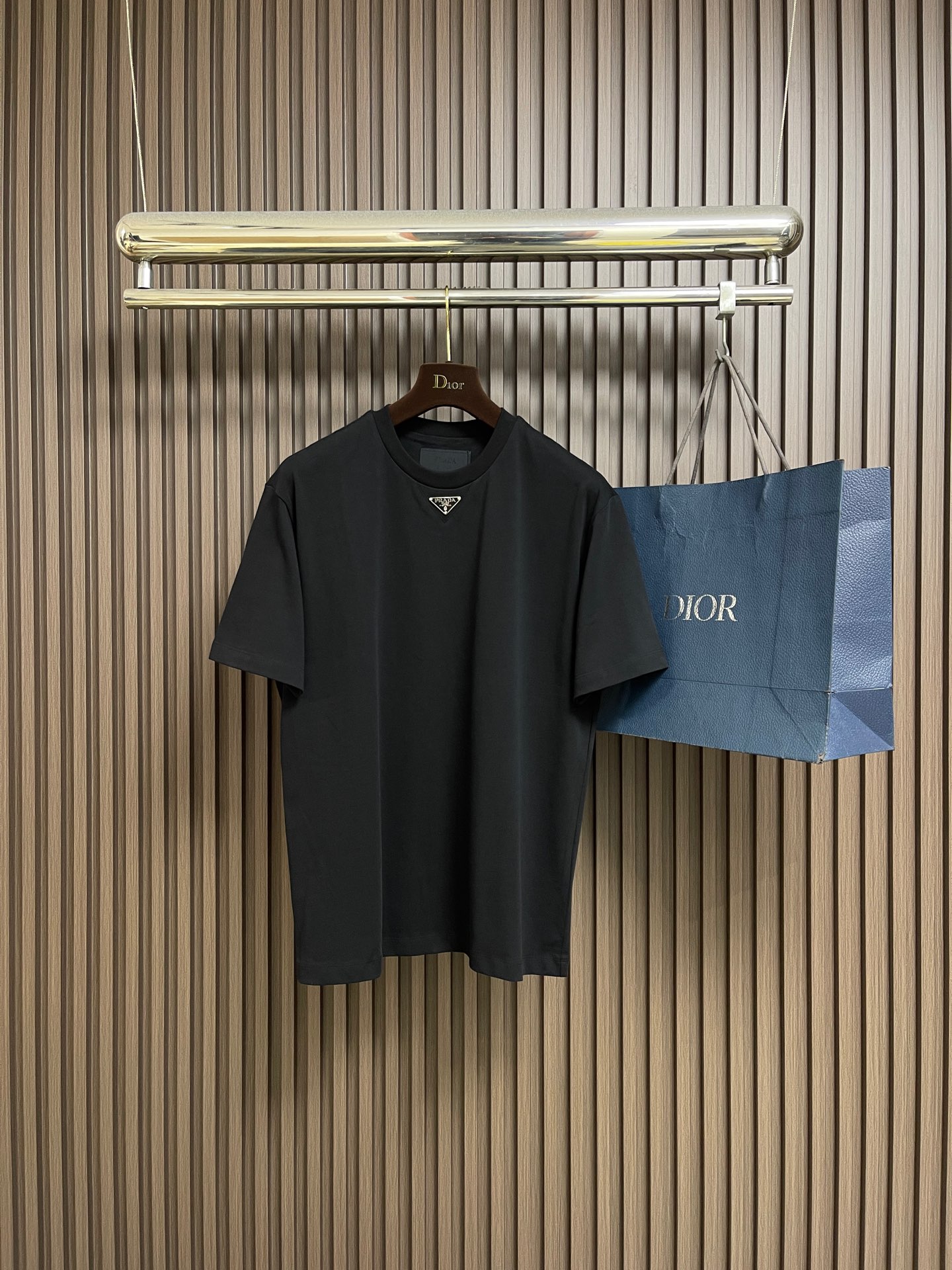 🛒🛒Prada 胸前三角标短袖T恤，定制微细单纱平纹精织料，标志性Prada三角标点缀正面，采用进口专机