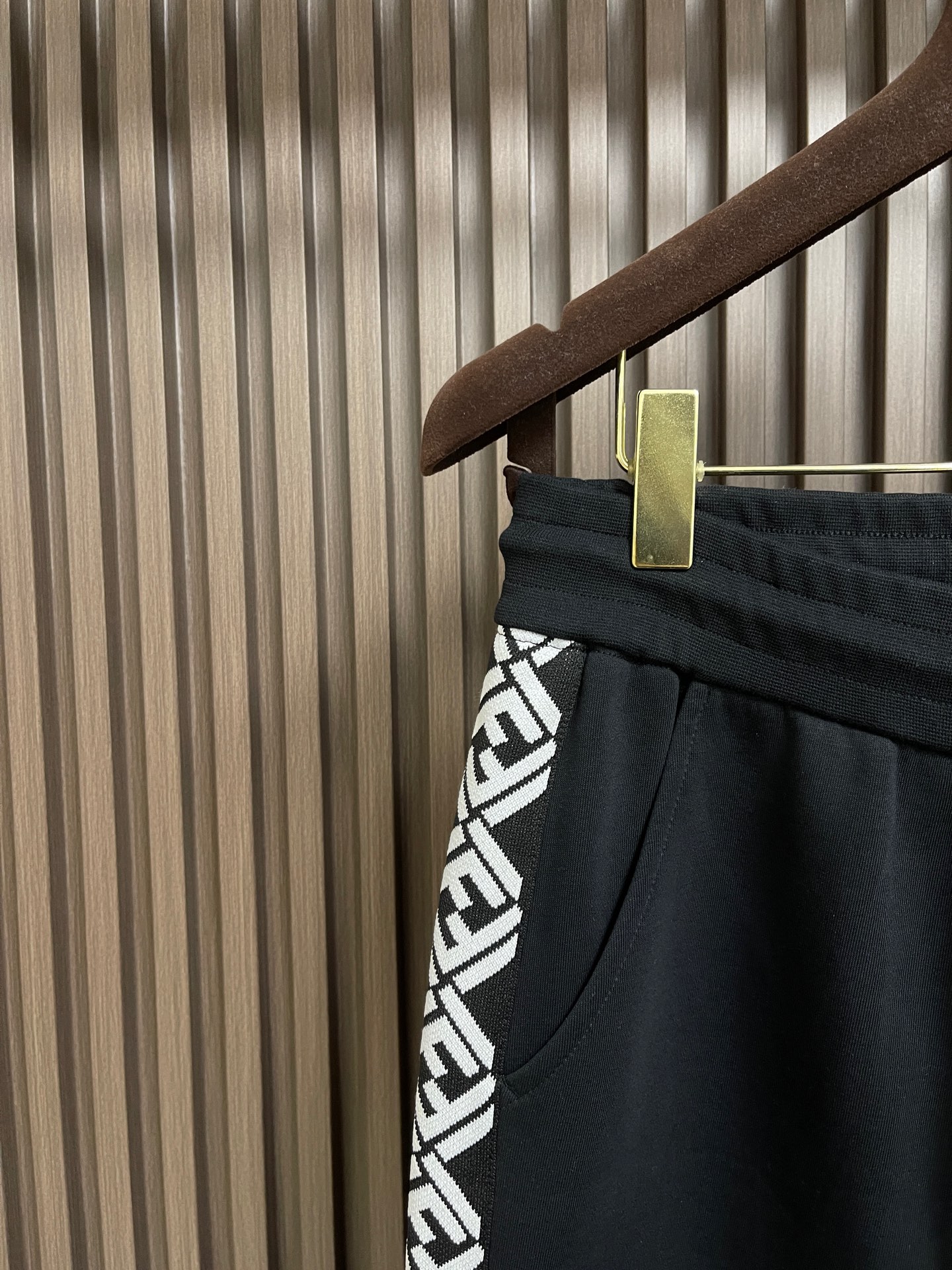 🛒🛒FENDI 2026ss 早春新款侧边双F织带卫裤，客供高支柔软牛肚卫衣面料，透气舒适，柔软贴肤呵护