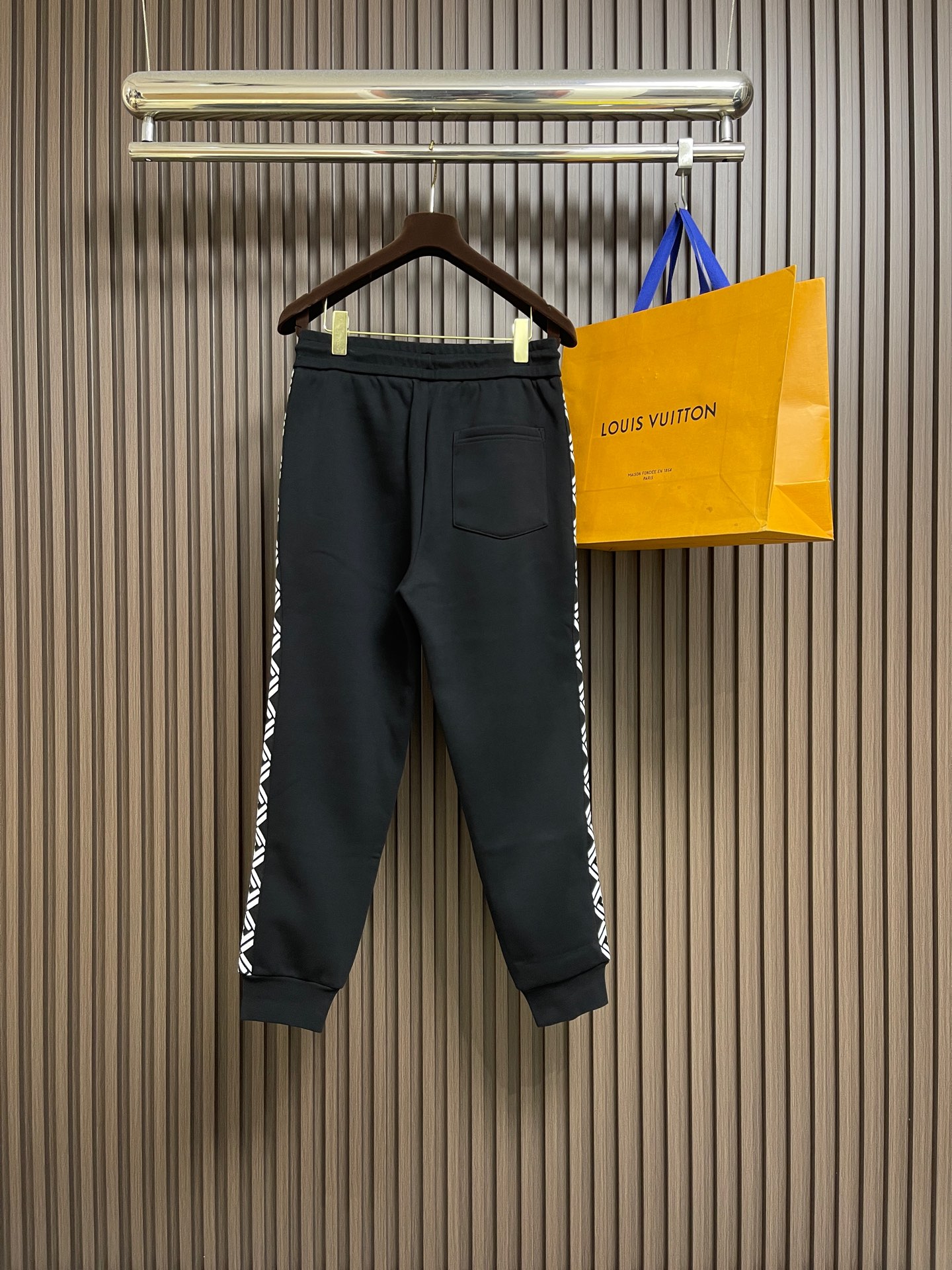 🛒🛒FENDI 2026ss 早春新款侧边双F织带卫裤，客供高支柔软牛肚卫衣面料，透气舒适，柔软贴肤呵护