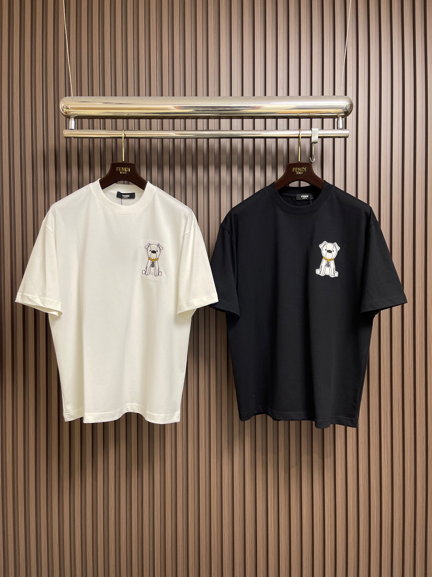 🛒🛒Fendi 2026ss早春新款小狗刺绣章仔短袖T恤，轻奢主义，男女日常通勤穿搭必备单品，320克1