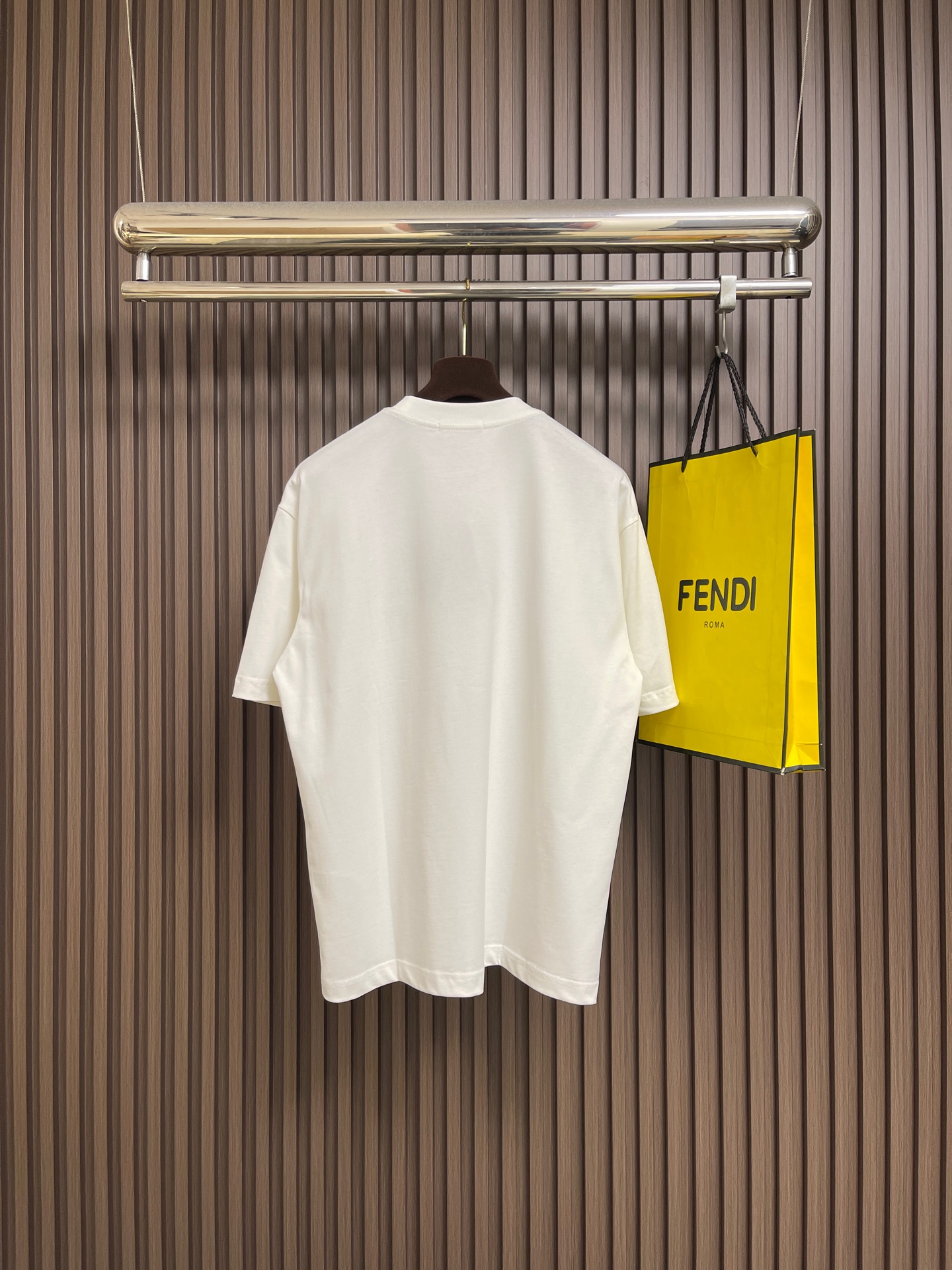 🛒🛒Fendi 2026ss早春新款小狗刺绣章仔短袖T恤，轻奢主义，男女日常通勤穿搭必备单品，320克1