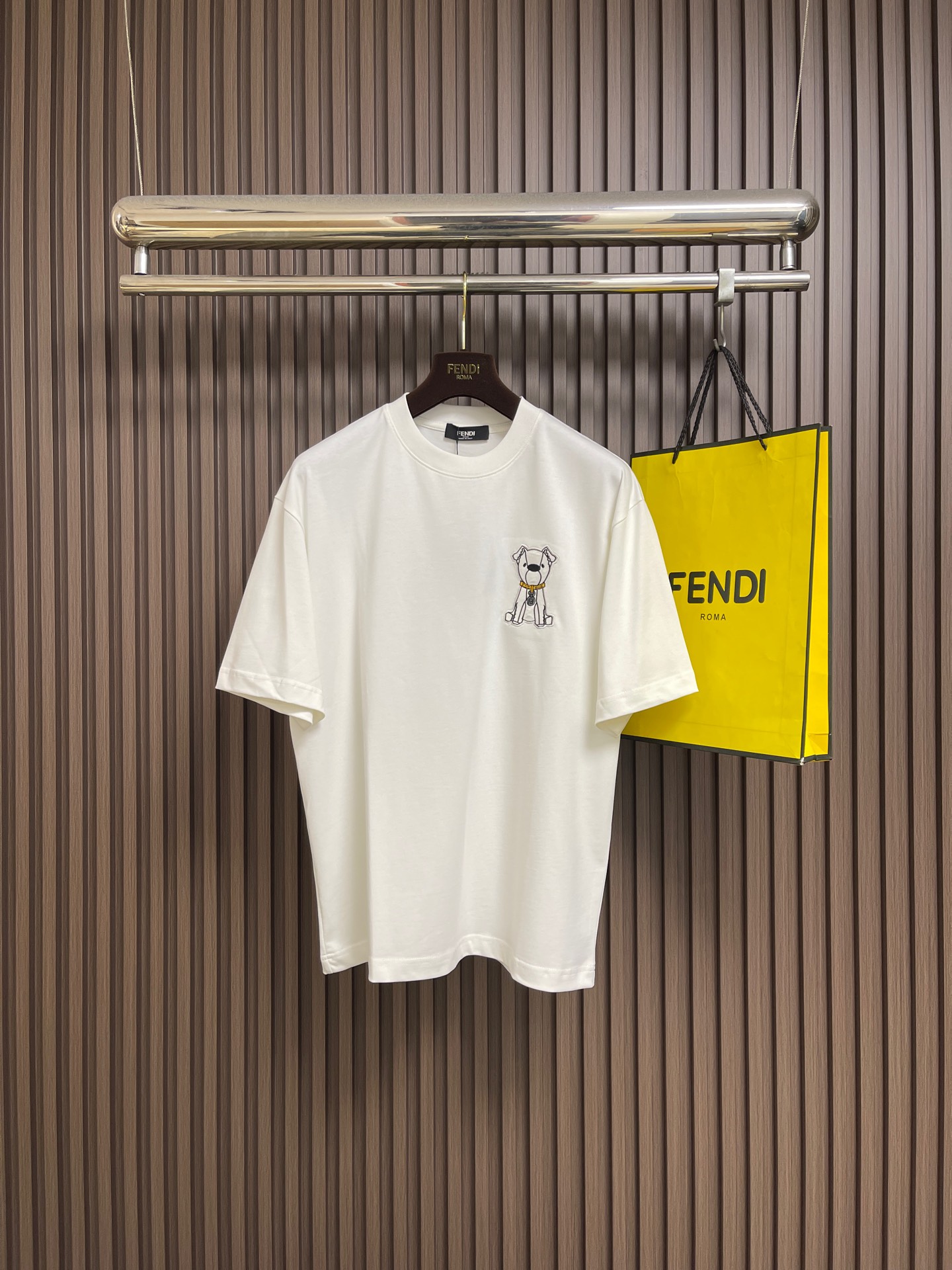 🛒🛒Fendi 2026ss早春新款小狗刺绣章仔短袖T恤，轻奢主义，男女日常通勤穿搭必备单品，320克1