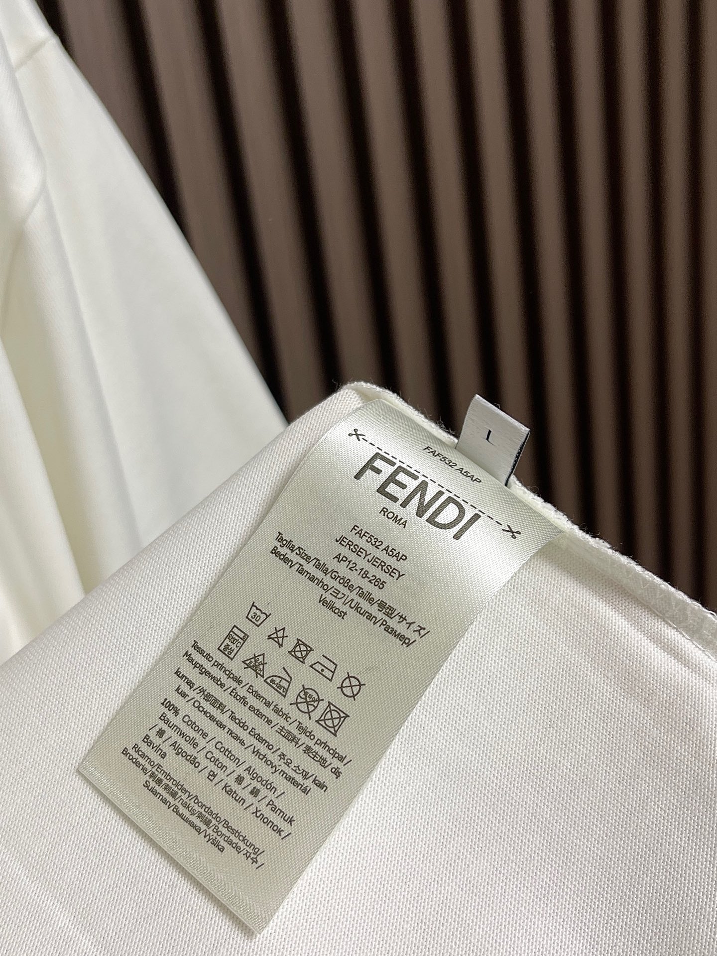 🛒🛒Fendi 2026ss早春新款小狗刺绣章仔短袖T恤，轻奢主义，男女日常通勤穿搭必备单品，320克1