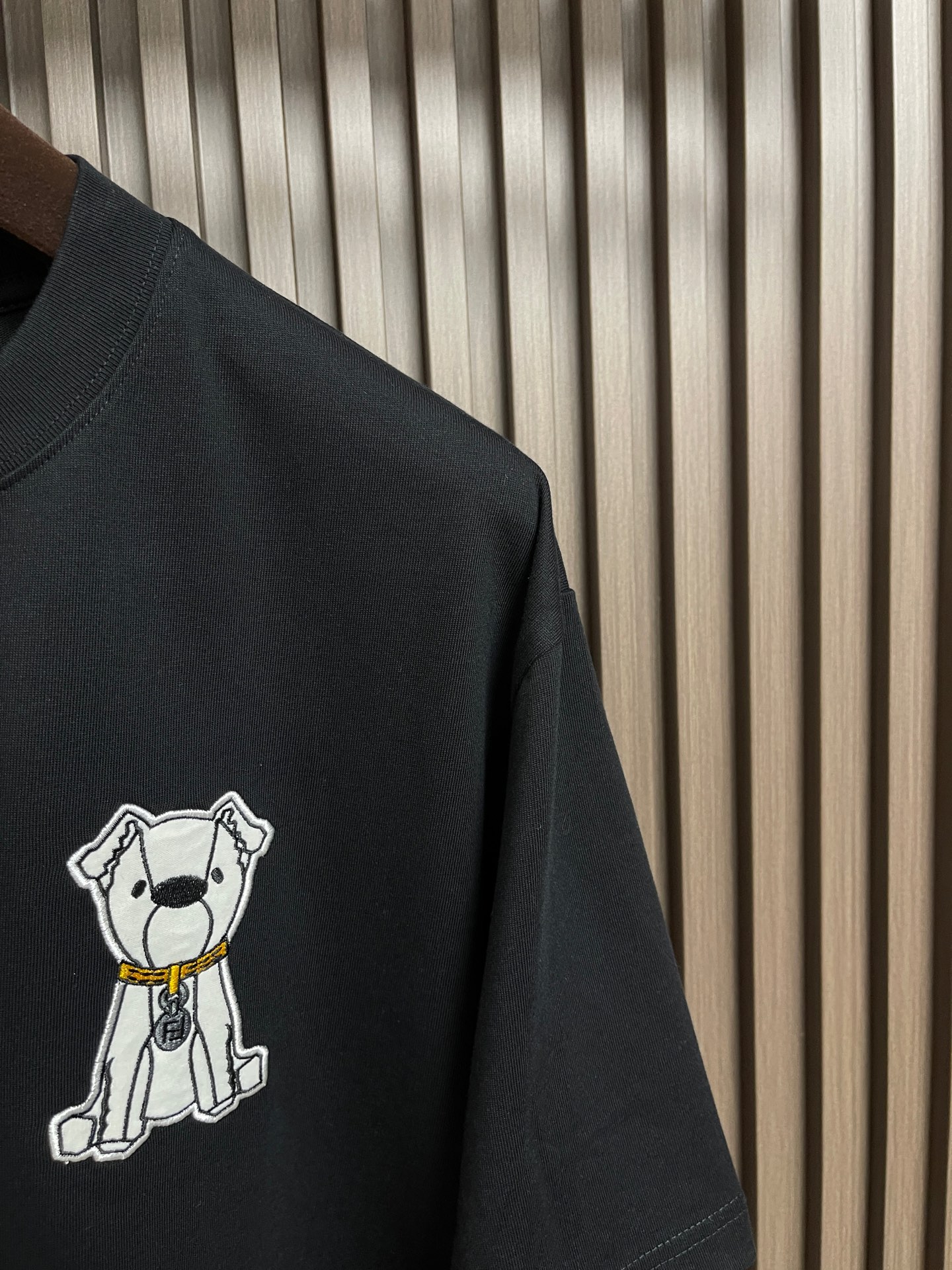 🛒🛒Fendi 2026ss早春新款小狗刺绣章仔短袖T恤，轻奢主义，男女日常通勤穿搭必备单品，320克1