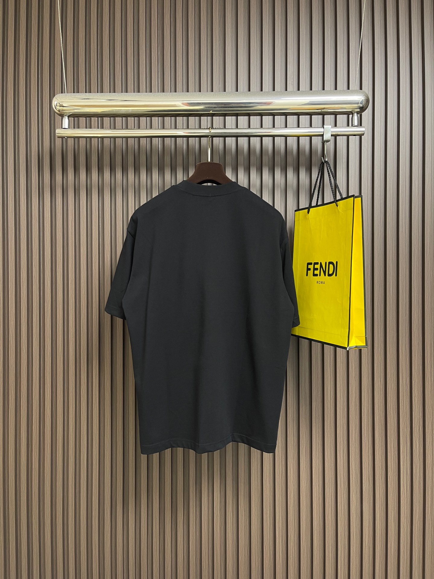 🛒🛒Fendi 2026ss早春新款小狗刺绣章仔短袖T恤，轻奢主义，男女日常通勤穿搭必备单品，320克1
