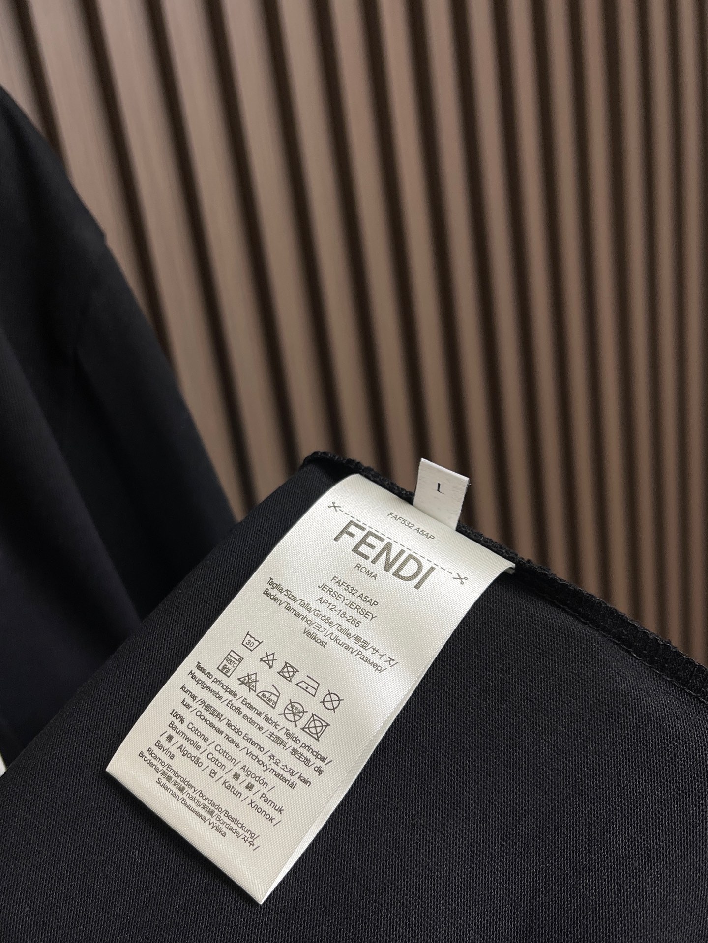 🛒🛒Fendi 2026ss早春新款小狗刺绣章仔短袖T恤，轻奢主义，男女日常通勤穿搭必备单品，320克1