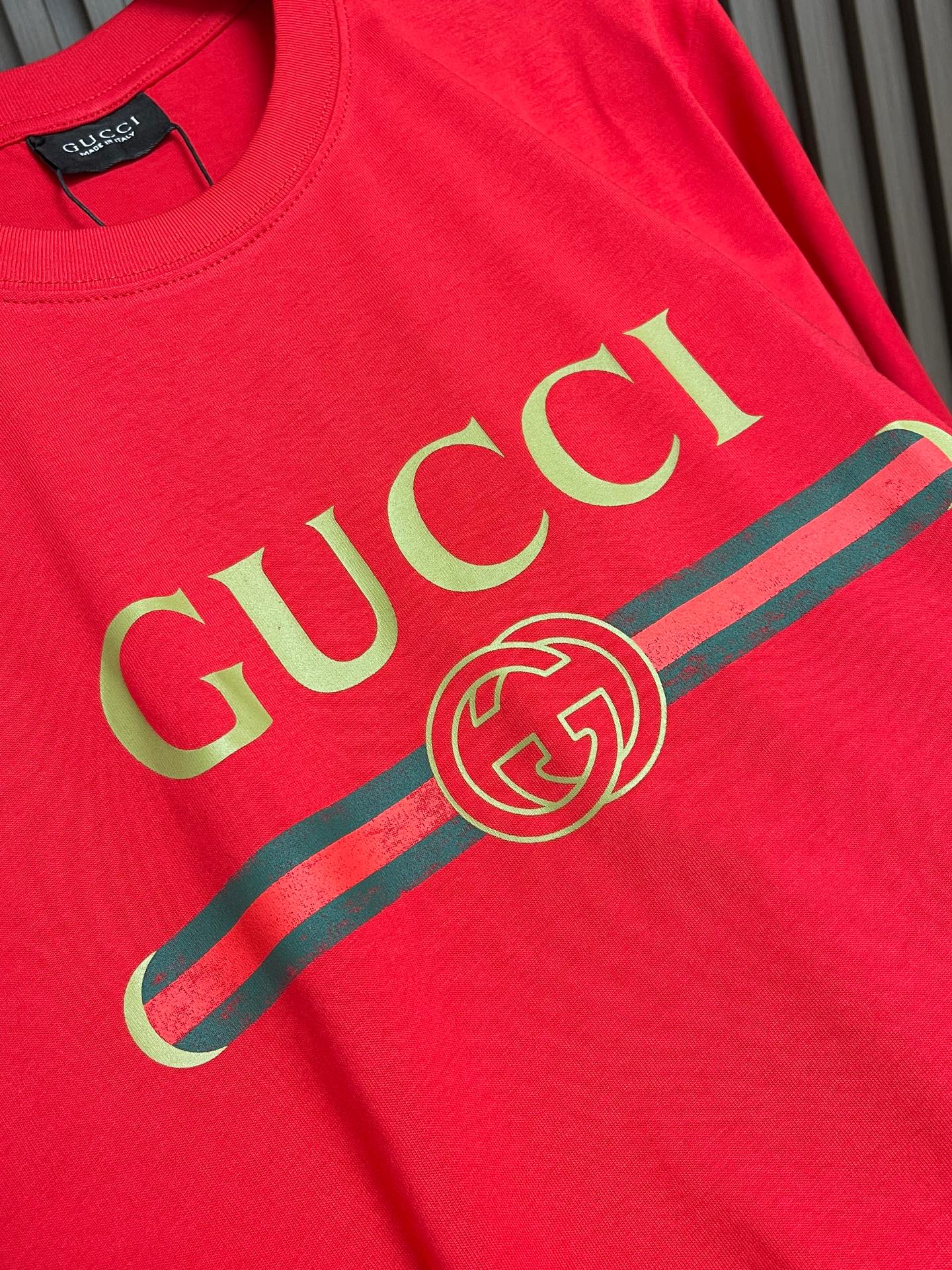 🛒🛒GUCCI 2026SS早春新款饰印花针织棉短袖T恤，采用定制棉质面料匠心制作，面料舒适柔软，亲肤透