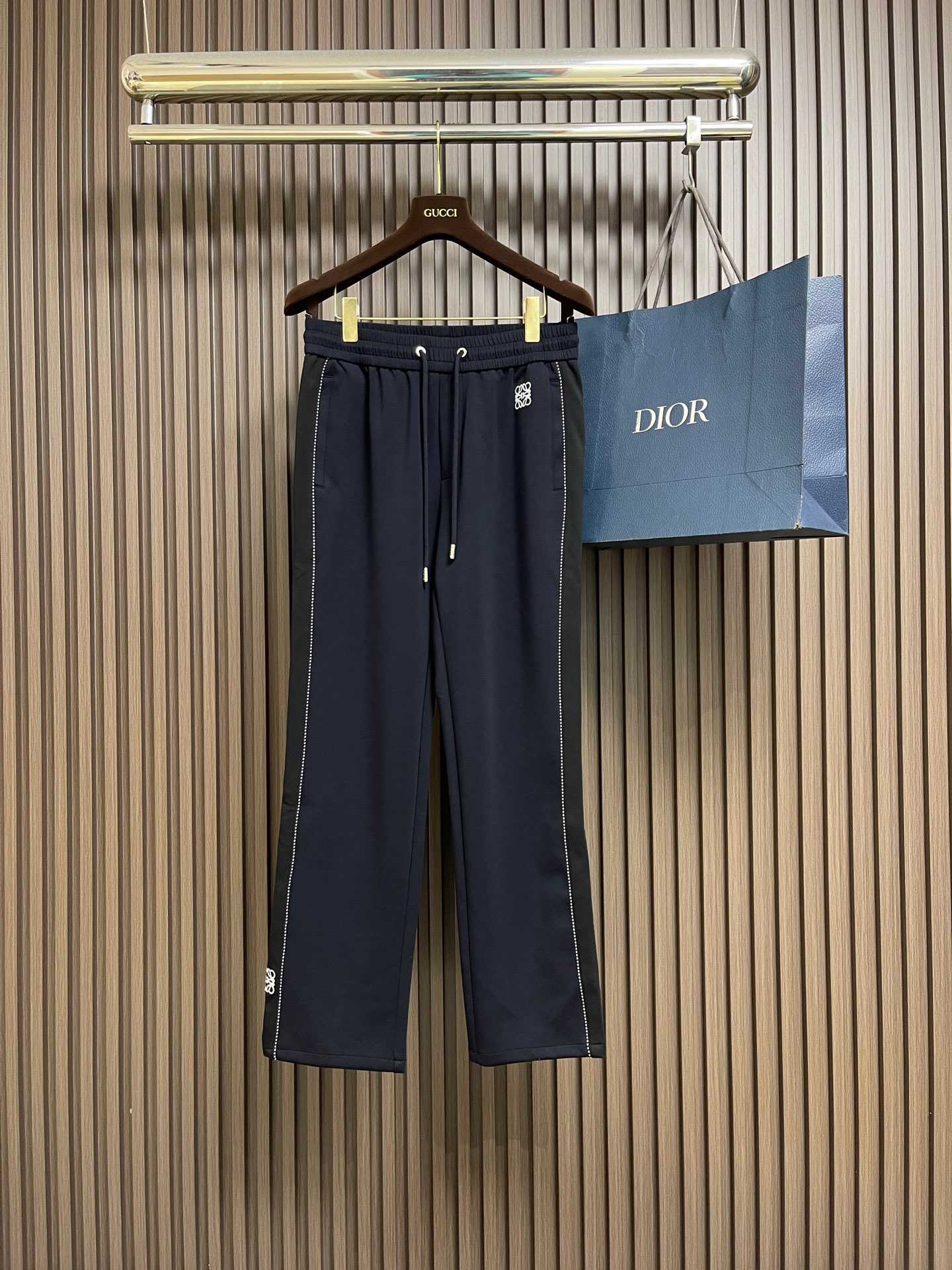 🛒🛒LOEWE 经典标针织运动休闲卫裤，情侣款卫裤推荐lw经典anagram标识点缀，识别度非常高 裤装